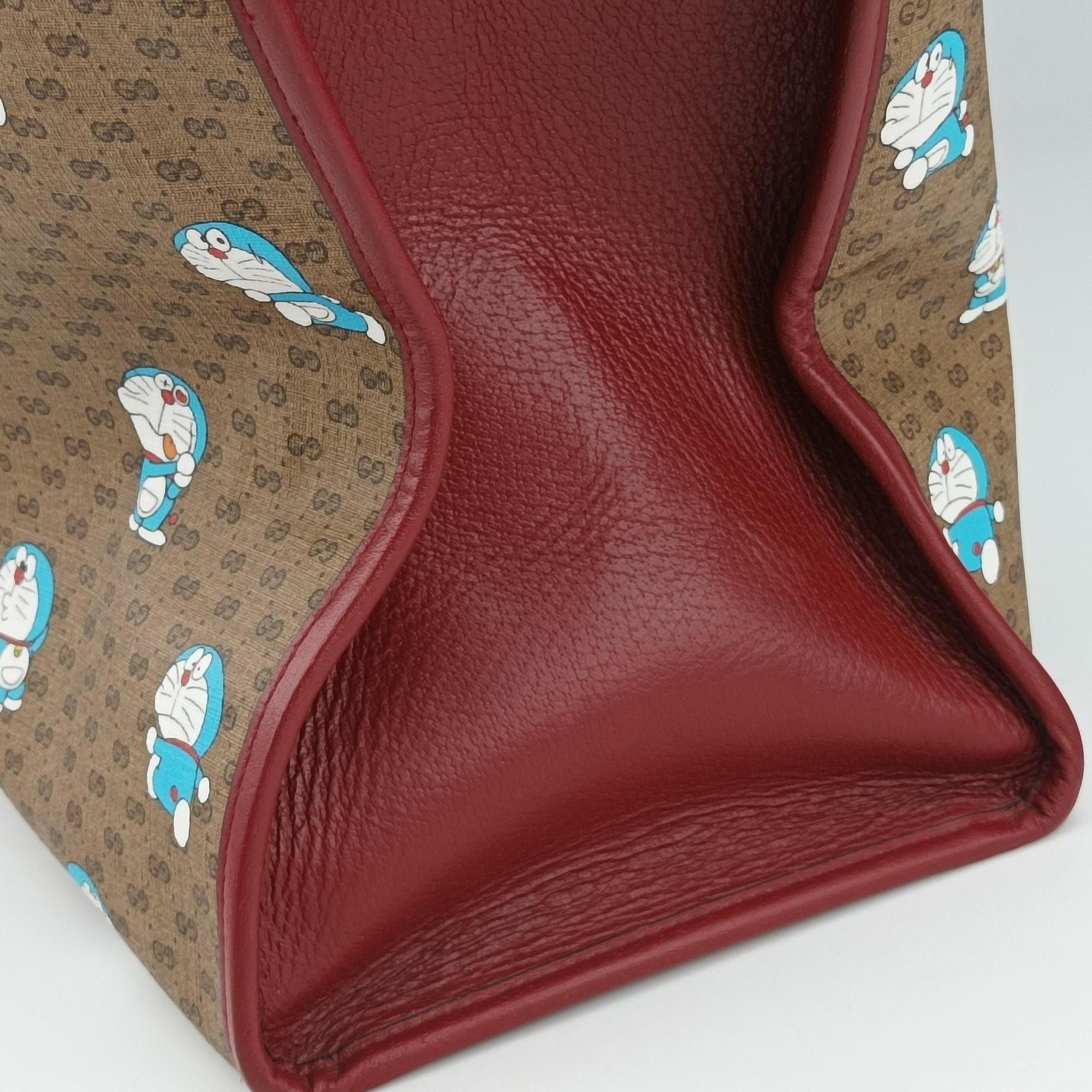 Fujiko-Pro Doraemon Micro GG Supreme Beige × Red × Multicolor PVC coated canvas×Leather 653952 B033864026フジコ プロ ドラえもん マイクロGGスプリーム ベージュ×レッド×マルチカラー PVCコーティングキャンバス×レザー 653952 B033864026