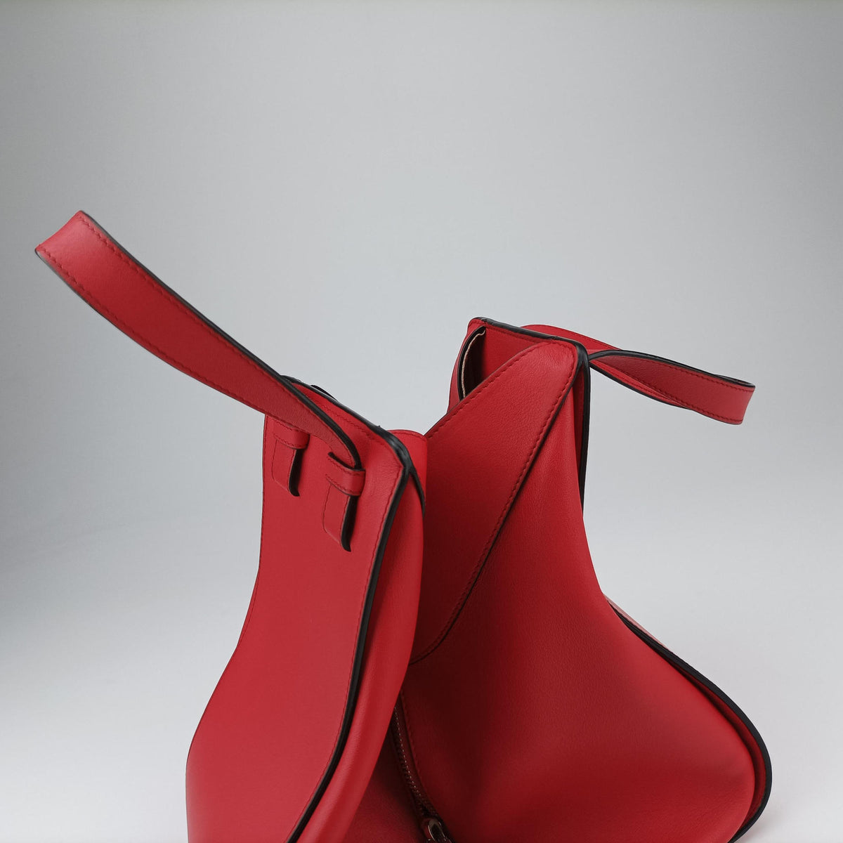 Pre-owned Loewe Hammock Red Leather shoulderbag | stylenewstar