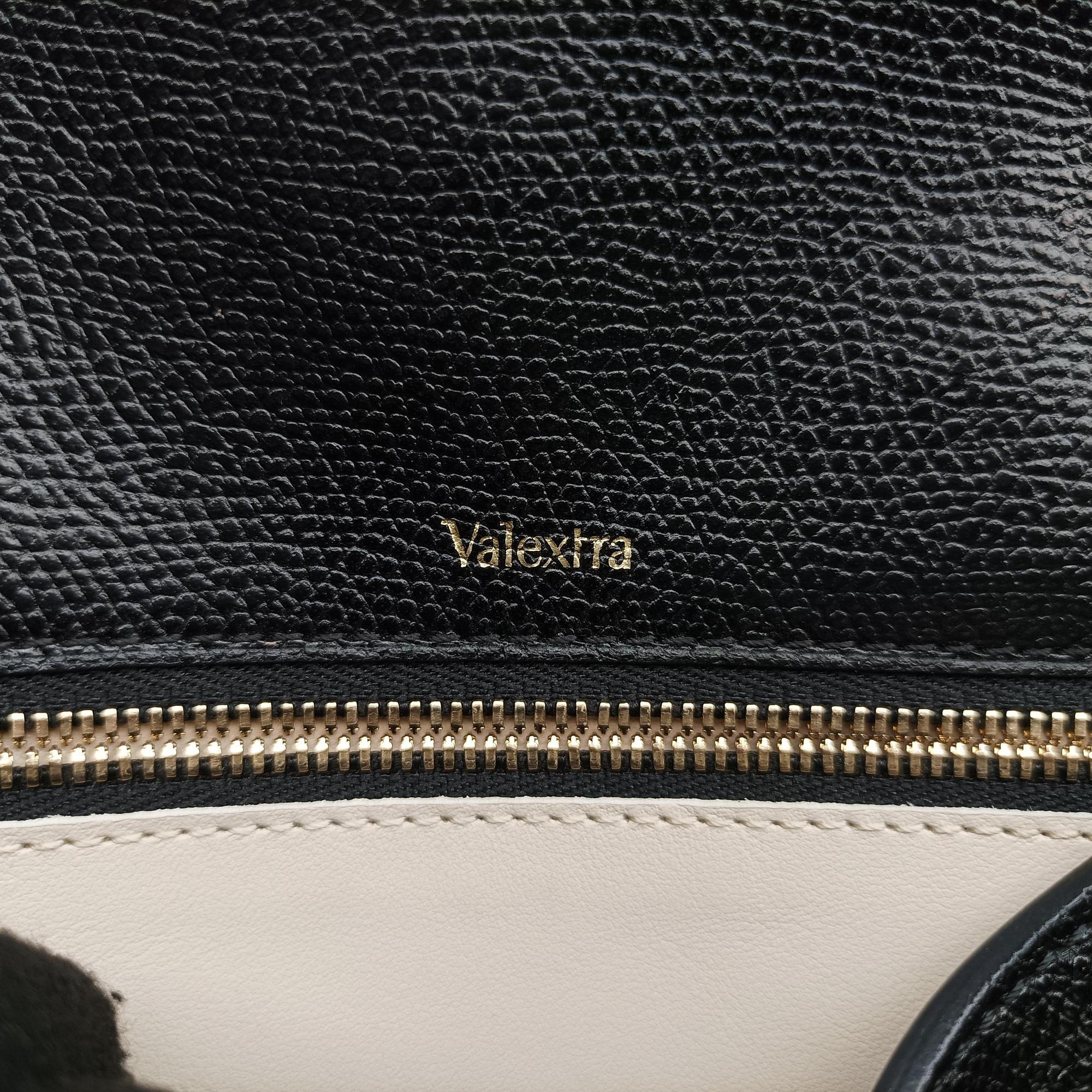 Iside Black Calfskin N 376815イジィデ ブラック カーフスキン N 376815