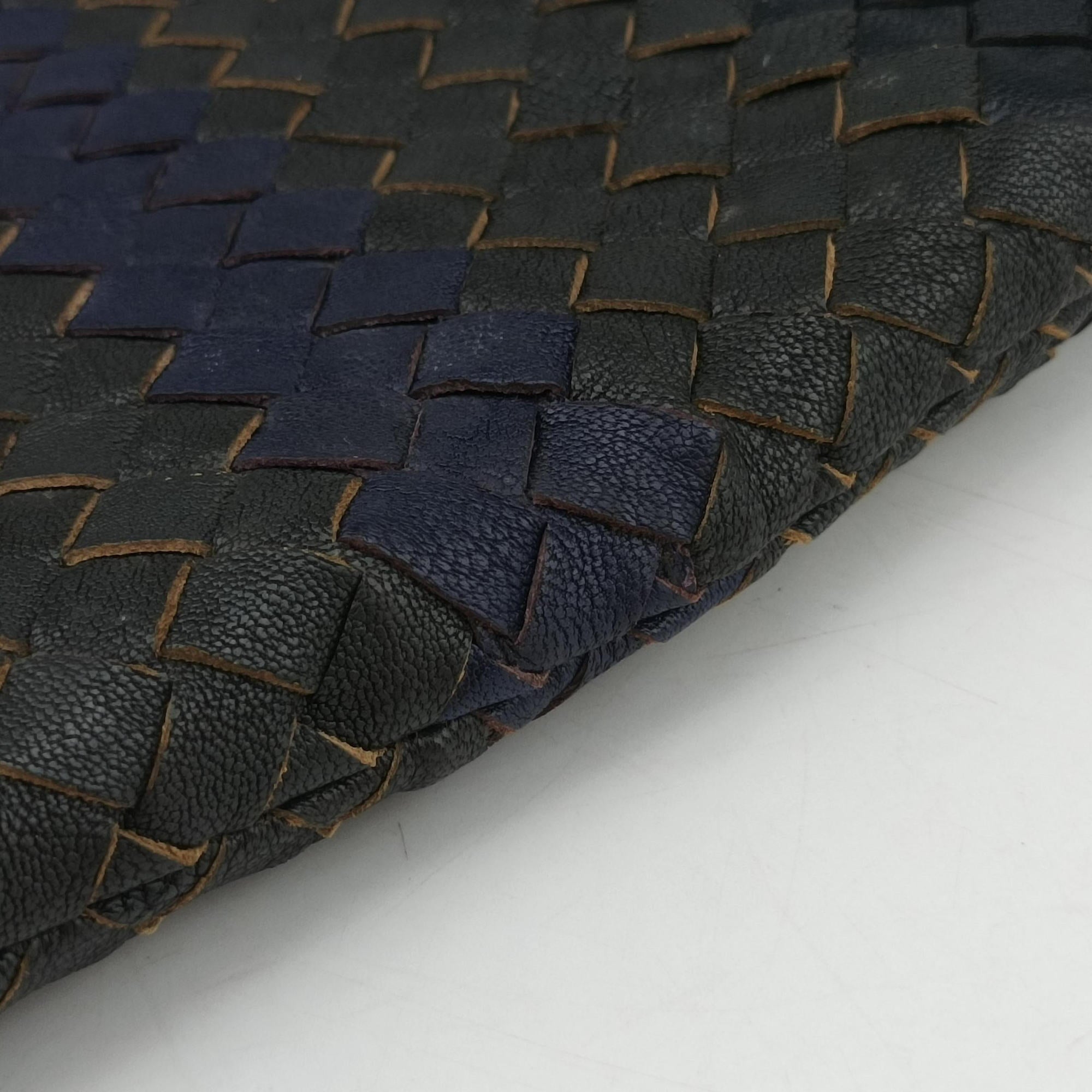Intrecciato Dark Gray × Blue lambskin B04593134Yイントレチャート ダークグレー × ブルー ラムスキン B04593134Y