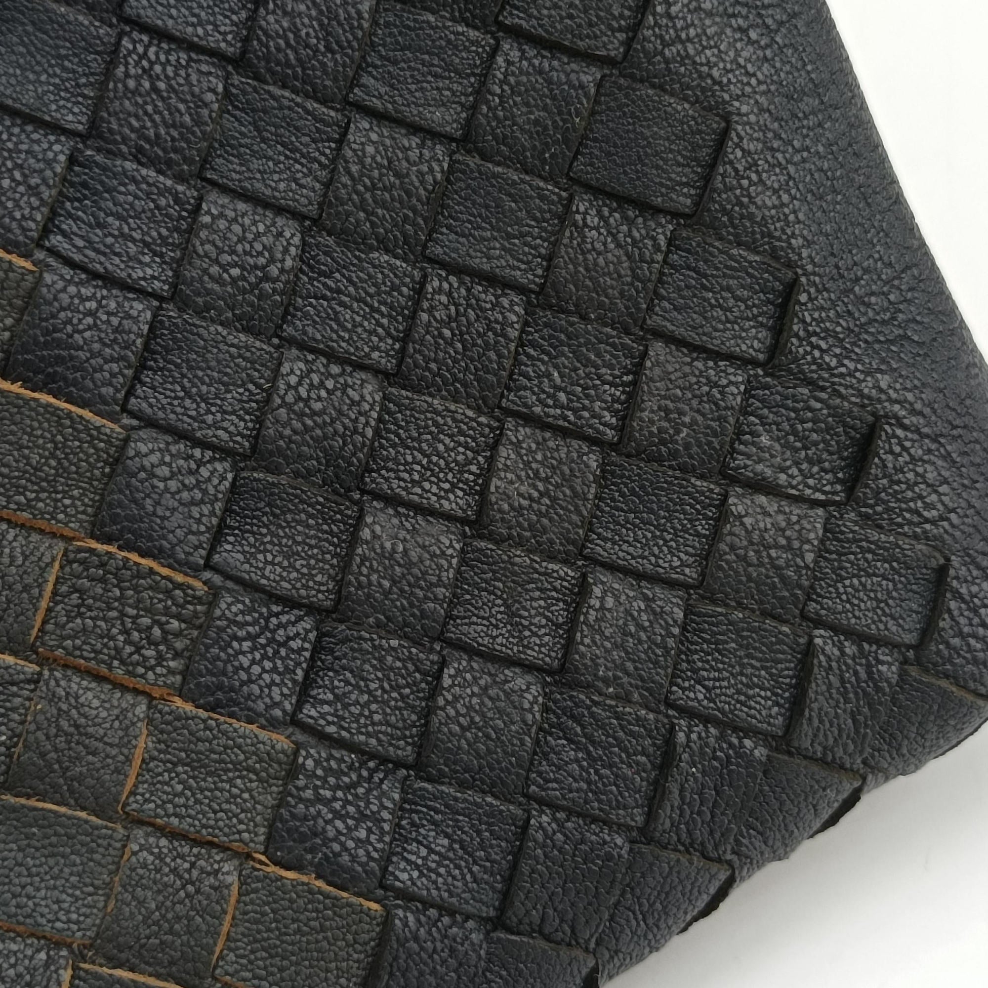 Intrecciato Dark Gray × Blue lambskin B04593134Yイントレチャート ダークグレー × ブルー ラムスキン B04593134Y