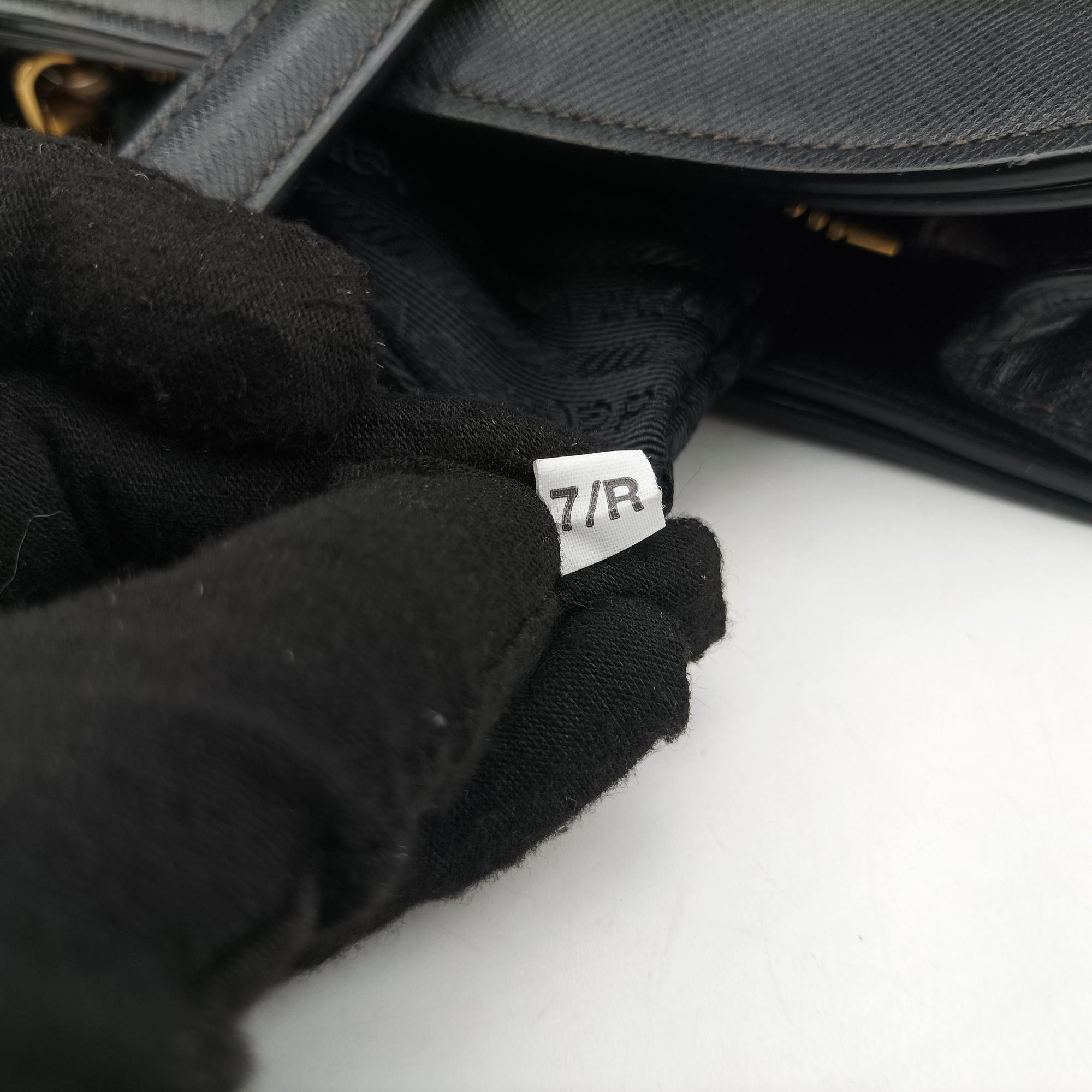 Triple Pocket Convertible Zip Tote Black SAFFIANO Leather BN2603 7/R 208トリプルポケット コンバーチブル ジップ トート ブラック サフィアーノレザー BN2603 7/R 208