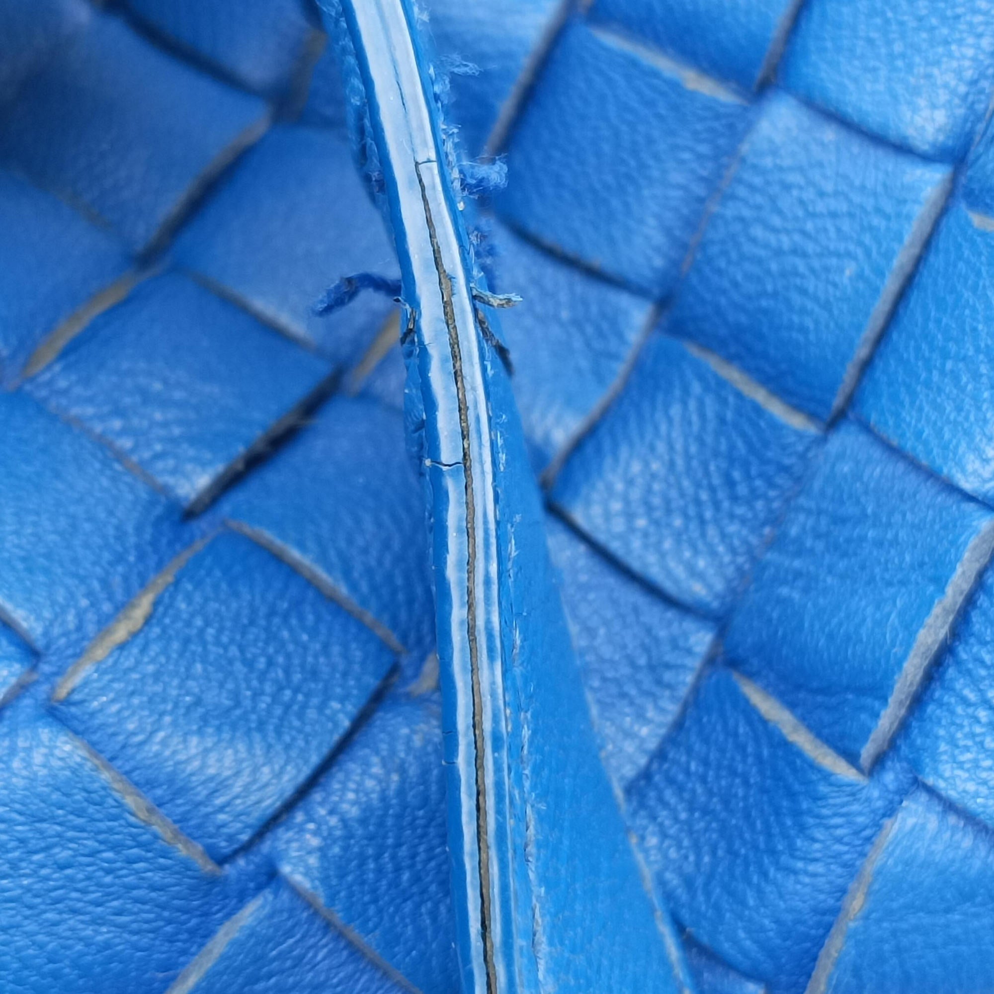 Intrecciato Blue lambskin B04978868Jイントレチャート ブルー ラムスキン B04978868J