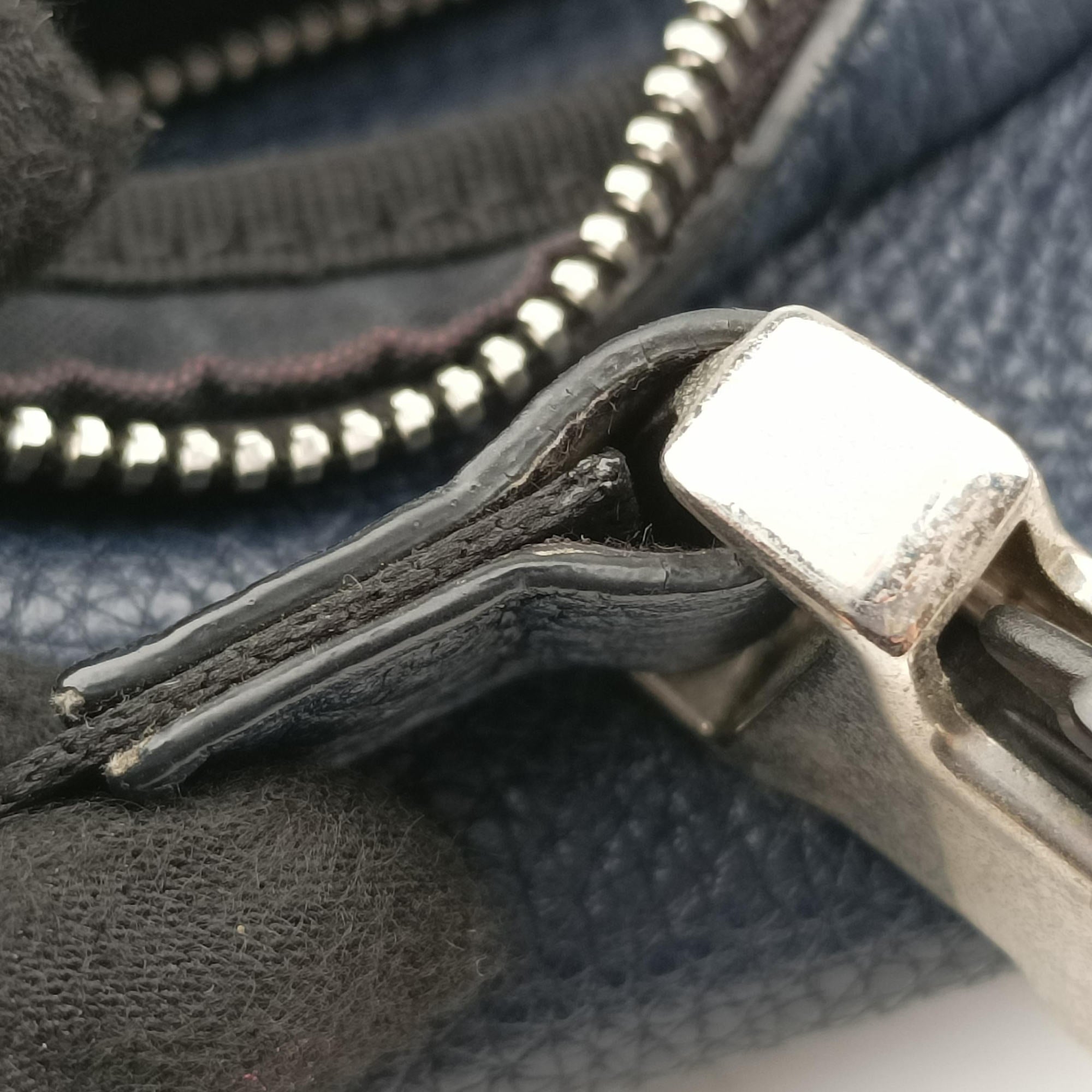 Pecan AMOR Logo Navy Leather 7VA446 7VA446 A7TI 199-0501ペカン アモーレ ロゴ ネイビー レザー 7VA446 7VA446 A7TI 199-0501