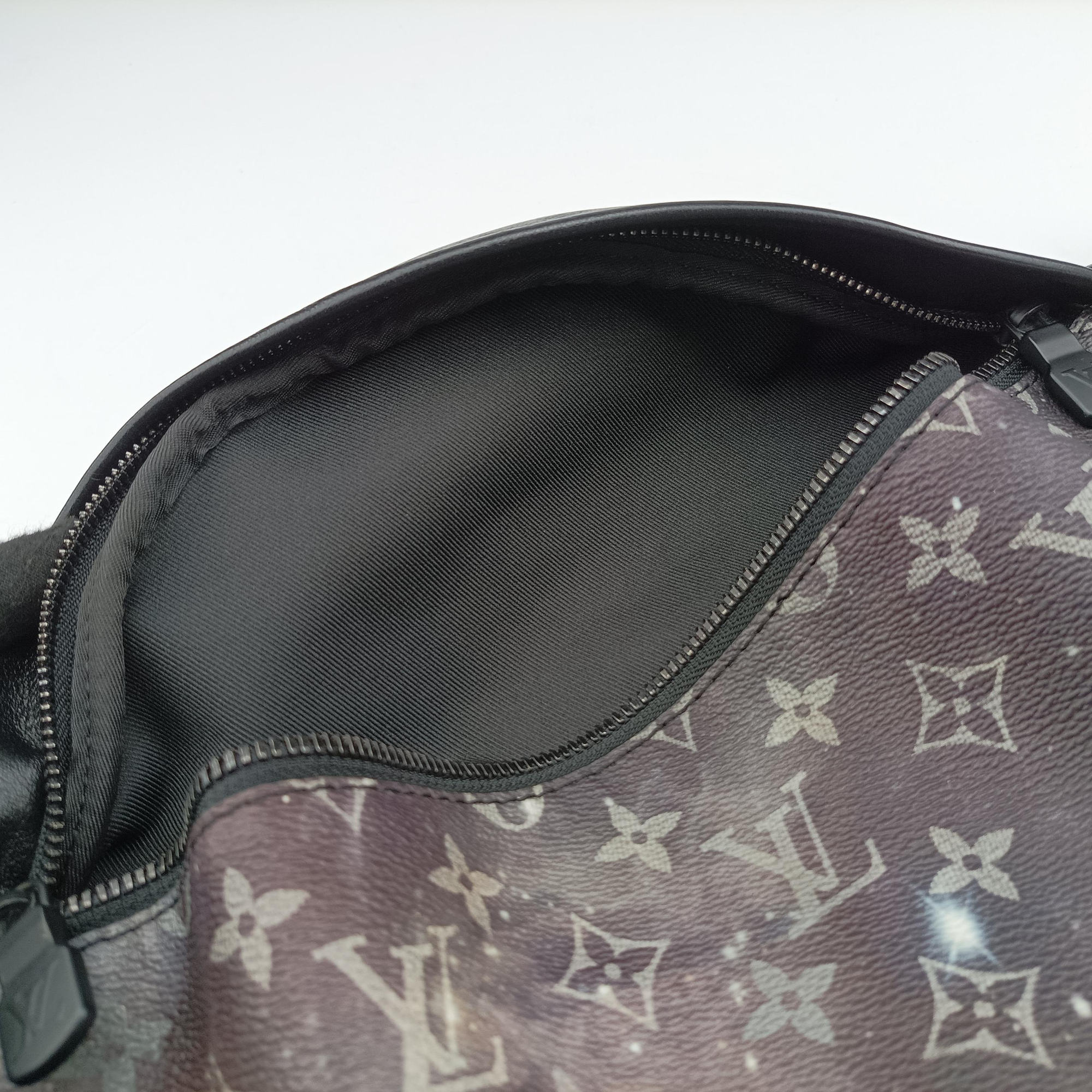 Discovery Black×multicolor Monogram Galaxy M44444 MI4186ディスカバリー ブラック×マルチカラー モノグラム ギャラクシー M44444 MI4186