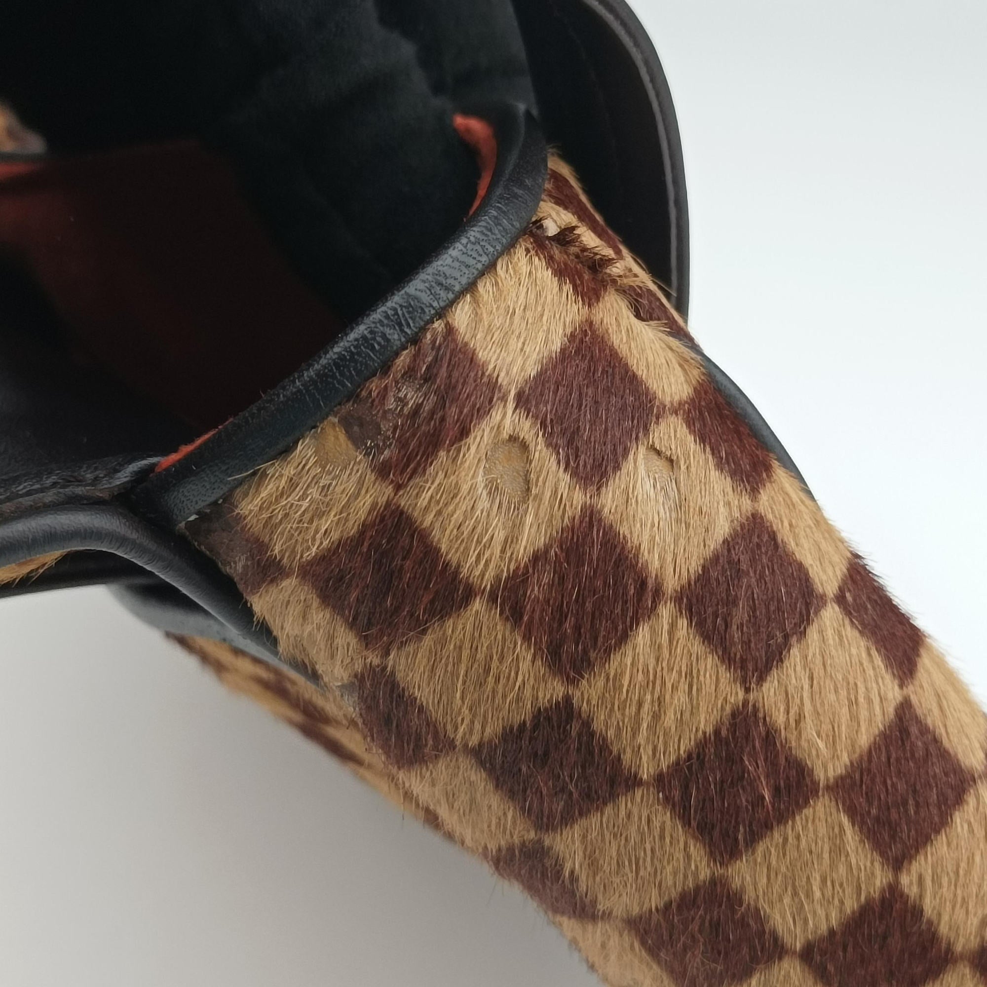 Lion Damier Sauvage Brown × Ebene × Checkerboard Pony Hair × Calf Leather M92131 CE1013ライオン ダミエソバージュ ブラウン × エベヌ ハラコ × レザー M92131 CE1013