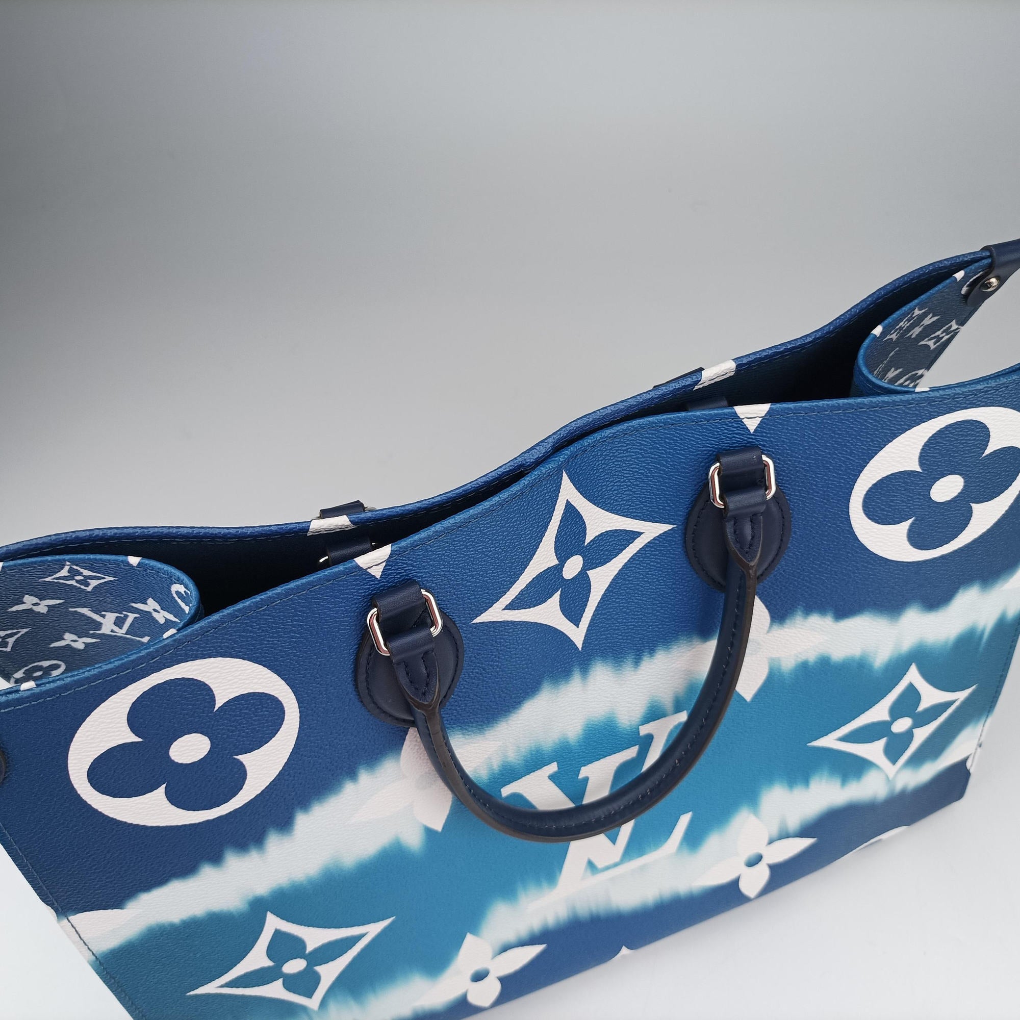 LV ESCALE OnTheGo GM Blue Monogram Giant M45120 FL2200 IC ChipLVエスカル オンザゴーGM ブルー モノグラム ジャイアント M45120 FL2200 ICチップ