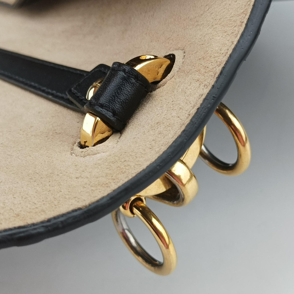 Pre-owned Fendi Kan I Black Leather 8BT283 shoulderbag | stylenewstar