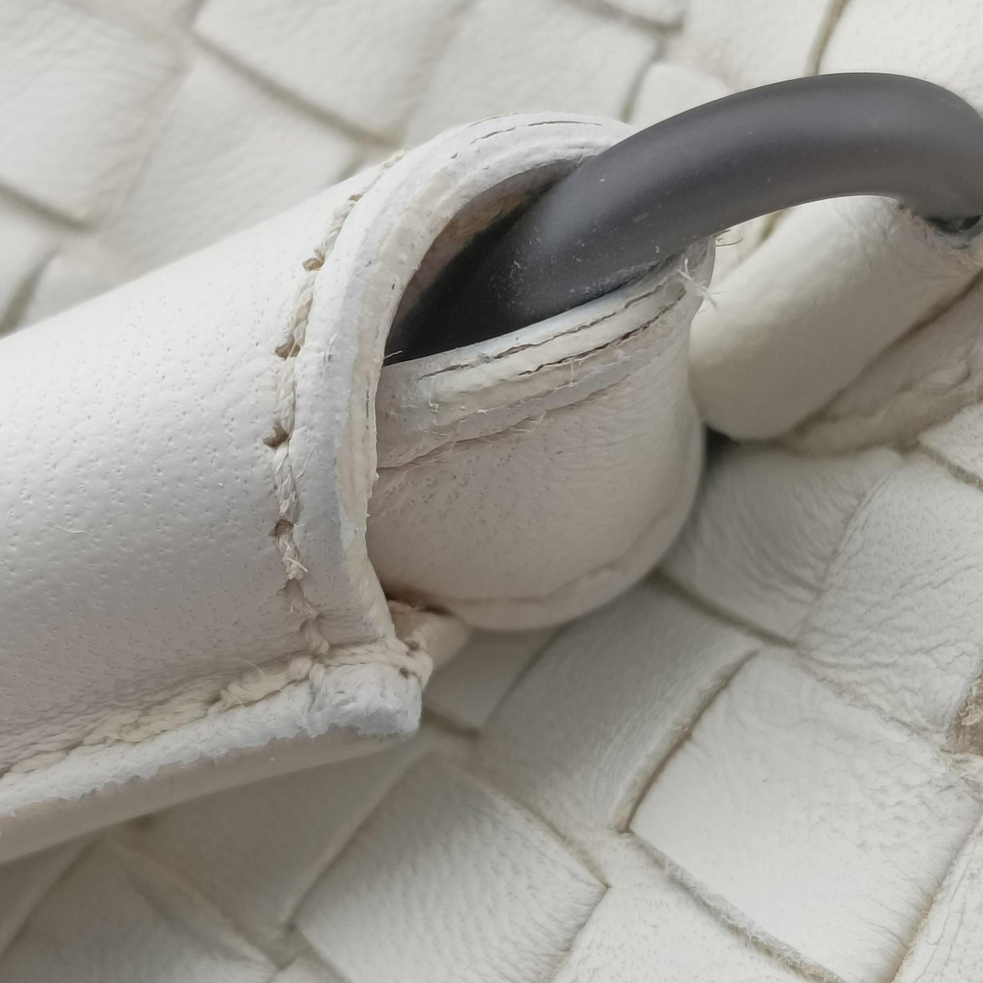 Intrecciato White lambskin B00330870Mイントレチャート ホワイト ラムスキン B00330870M