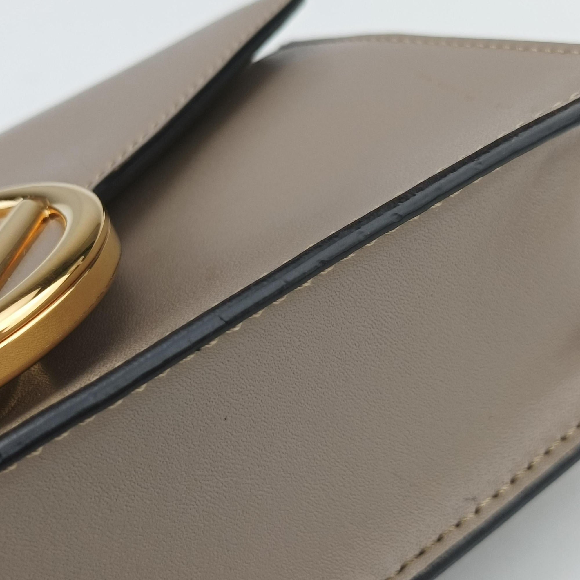 F is Beige Leather 8BM005 8BM005 A0KK 189-8210エフ イズ ベージュ レザー 8BM005 8BM005 A0KK 189-8210