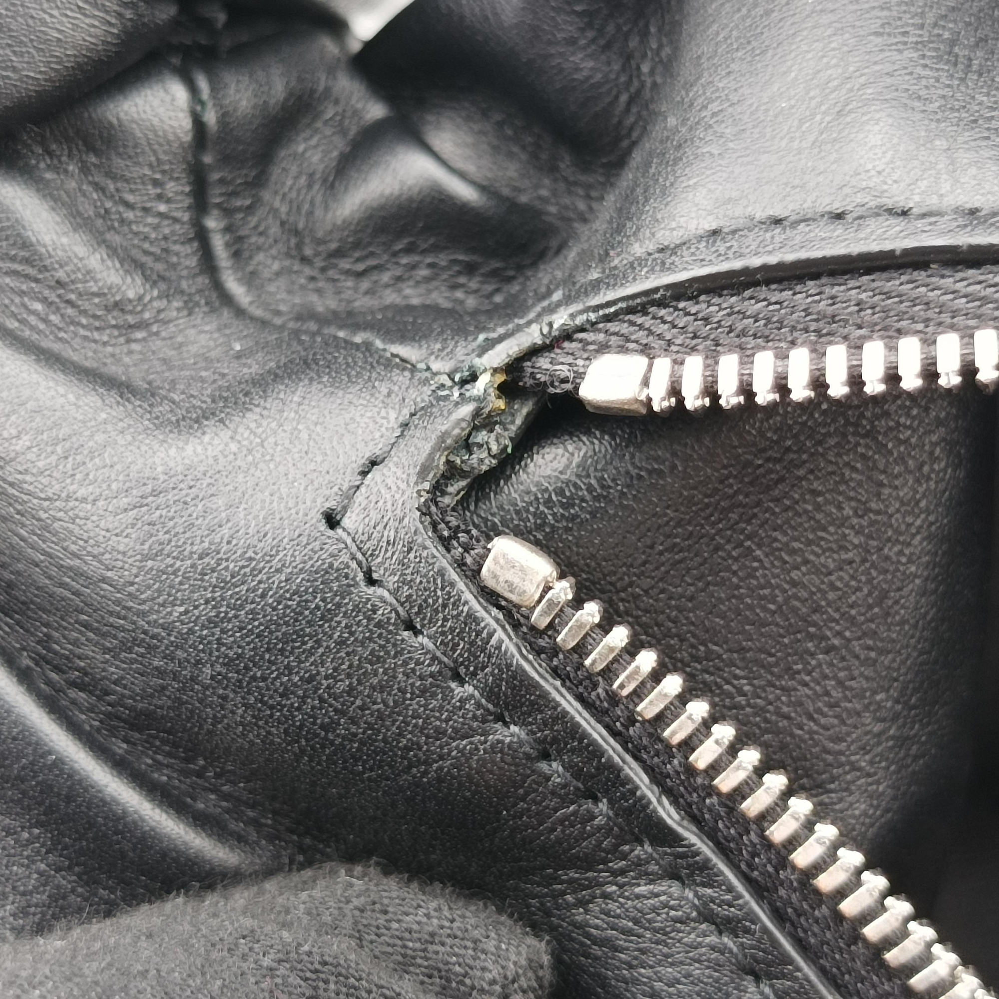 Double Knot Black lambskin P01811968Gダブルノット ミニ ブラック ラムスキン P01811968G