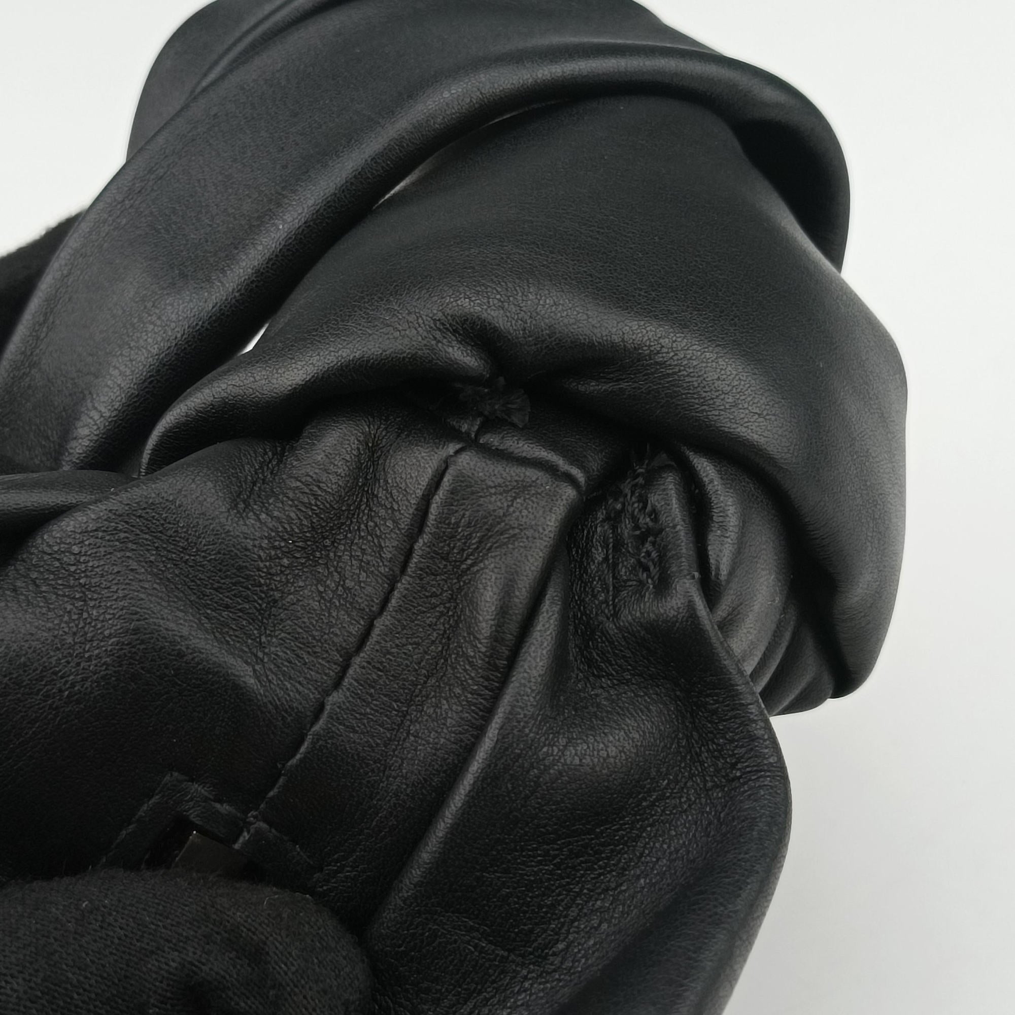 Double Knot Black lambskin P01811968Gダブルノット ミニ ブラック ラムスキン P01811968G