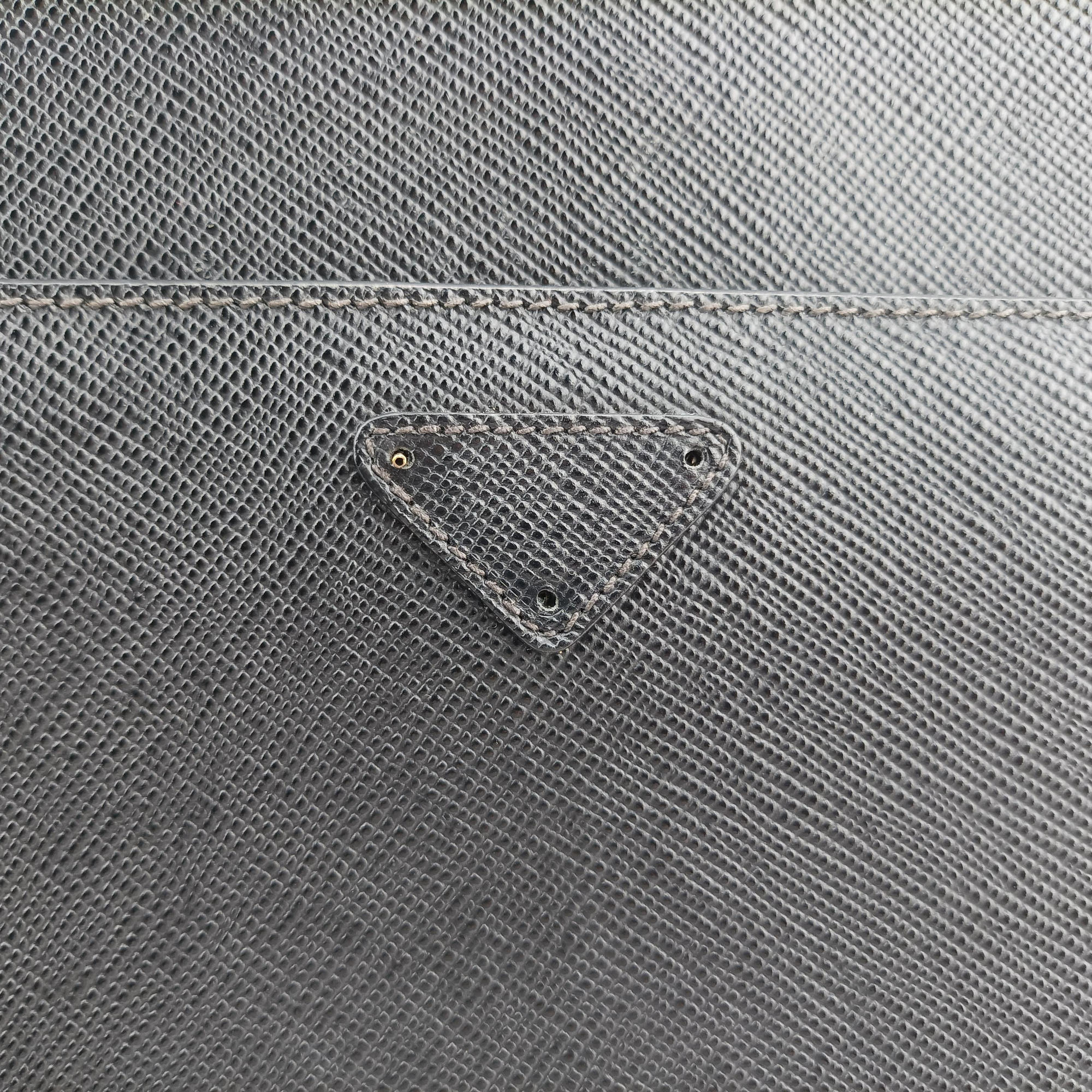 Messenger Black Saffiano leather 2VH004 8メッセンジャー ブラック サフィアーノレザー 2VH004 8