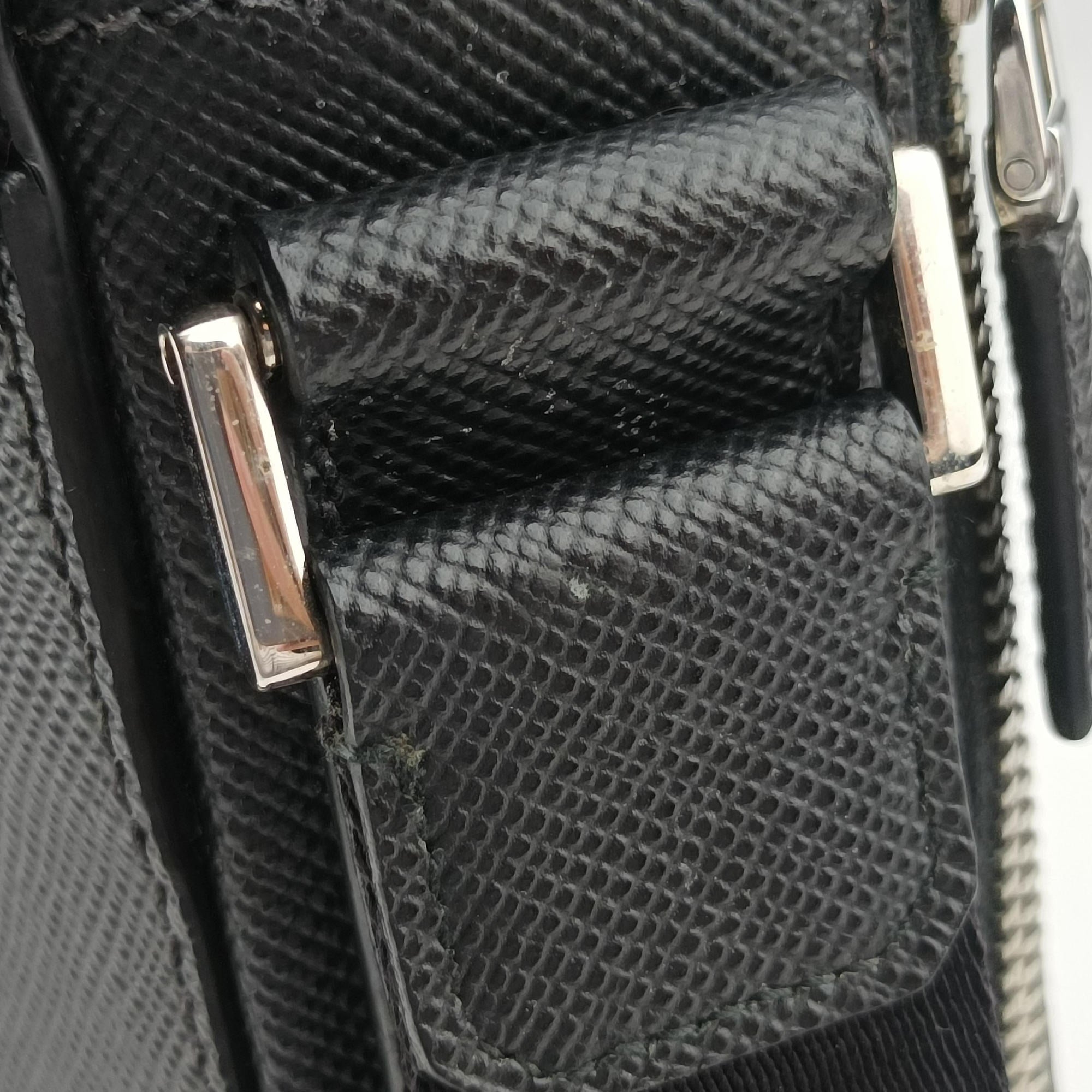 Messenger Black Saffiano leather 2VH004 8メッセンジャー ブラック サフィアーノレザー 2VH004 8