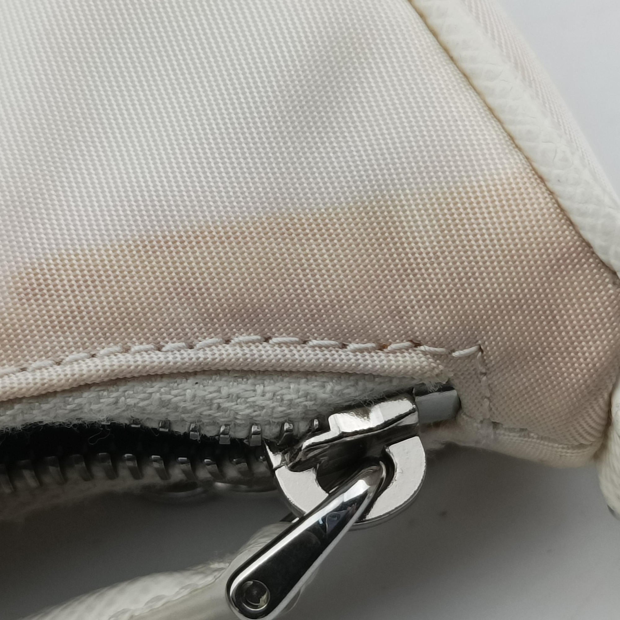 Re-Edition Nylon Mini White nylon 1TT122 42リエディションナイロンミニ ホワイト ナイロン 1TT122 42