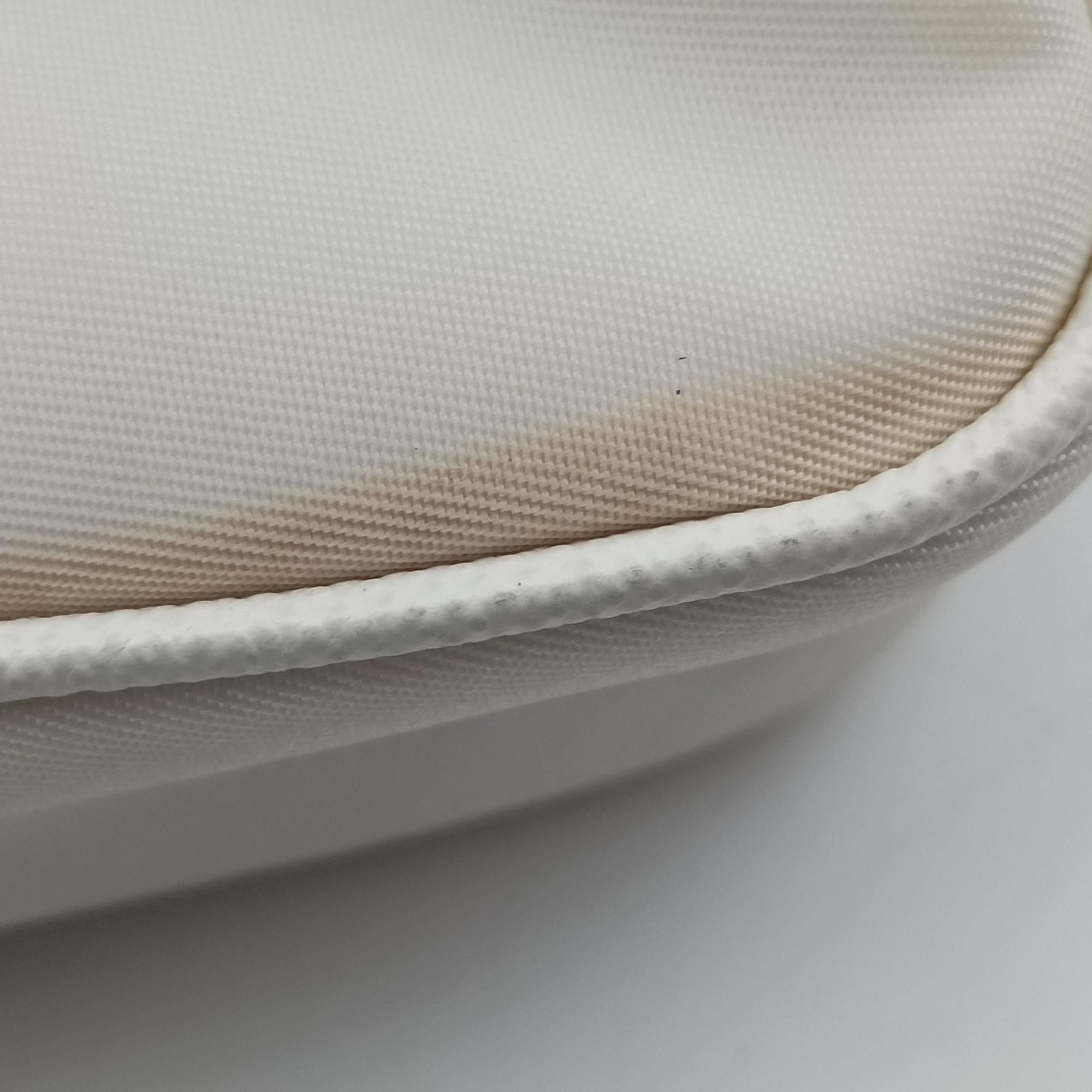 Re-Edition Nylon Mini White nylon 1TT122 42リエディションナイロンミニ ホワイト ナイロン 1TT122 42