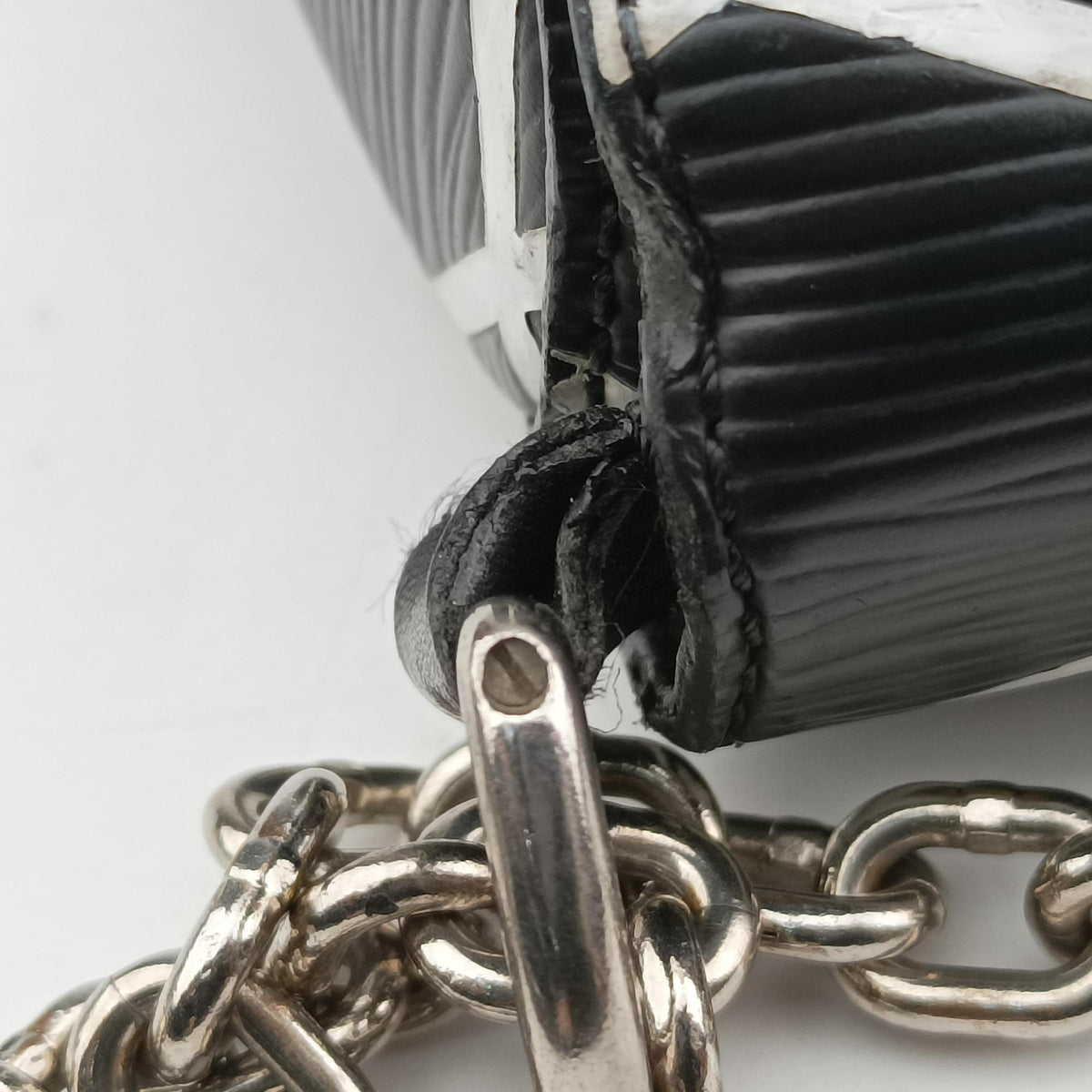 Pre-owned Louis Vuitton Twist Maltage Noir×White Epi M50525 shoulderbag | stylenewstar