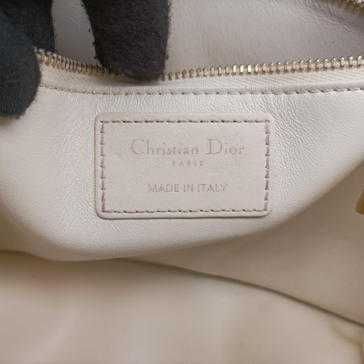Secondhand Christian Dior 30 Montaigne White leather shoulderbag | stylenewstar