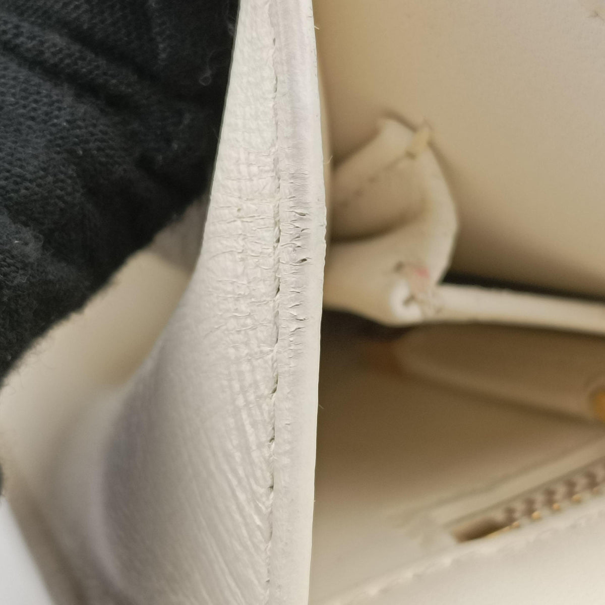 Secondhand Christian Dior 30 Montaigne White leather shoulderbag | stylenewstar