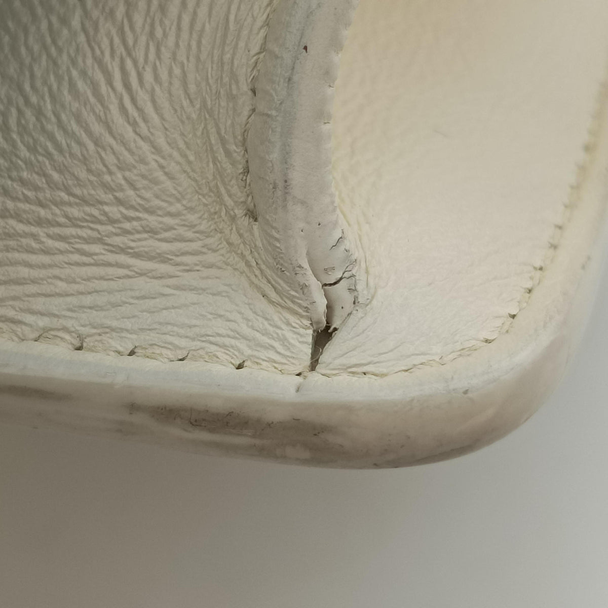 Secondhand Christian Dior 30 Montaigne White leather shoulderbag | stylenewstar
