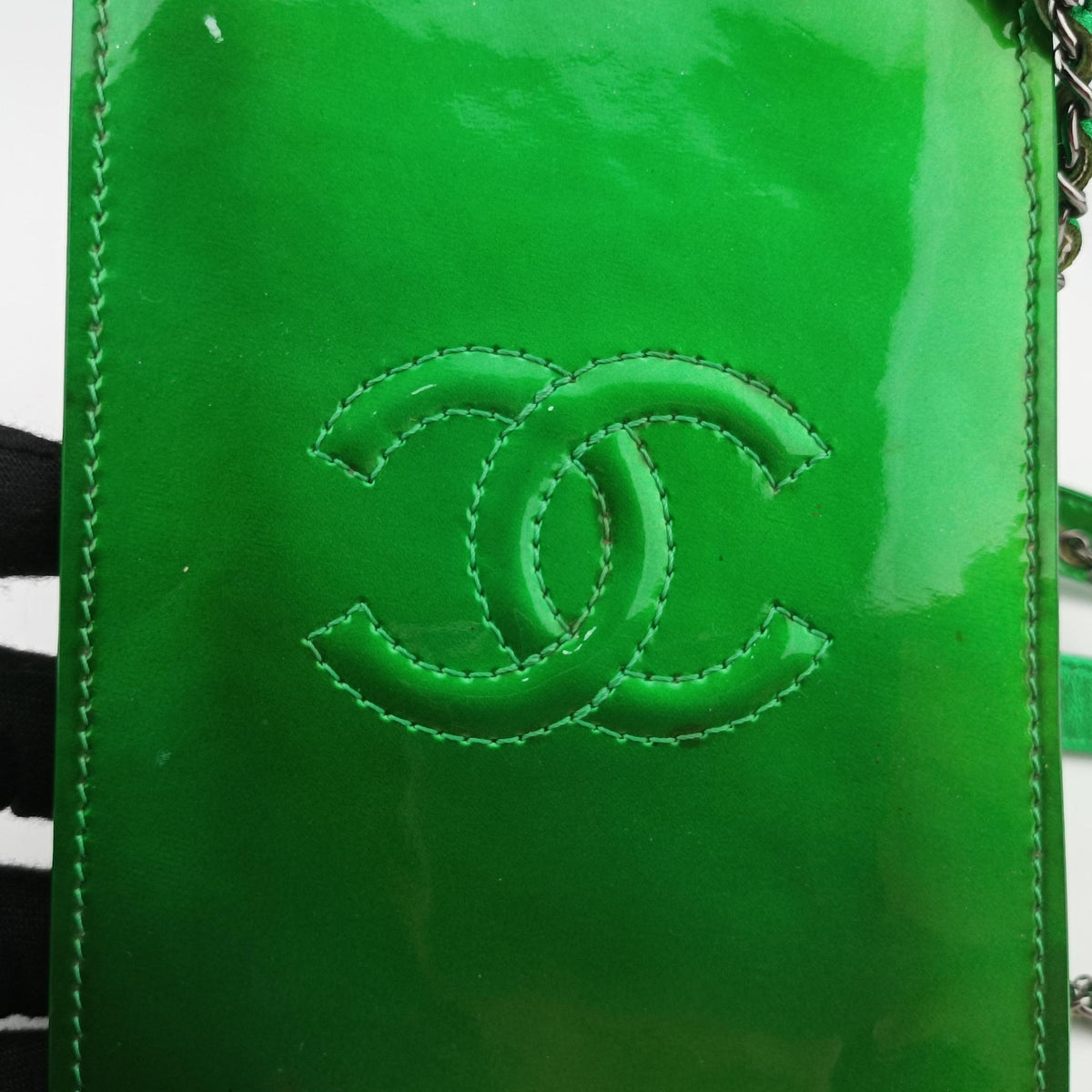 Pre-owned Chanel Cocomark phone holder Green Patent Leather A92304 shoulderbag | stylenewstar