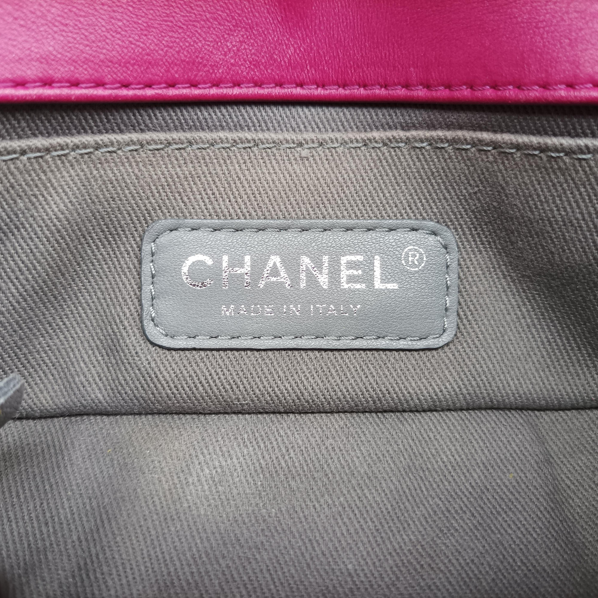 BOY CHANEL Rose velour A67364 17342476ボーイシャネル ローズ レッド ベロア A67364 17342476