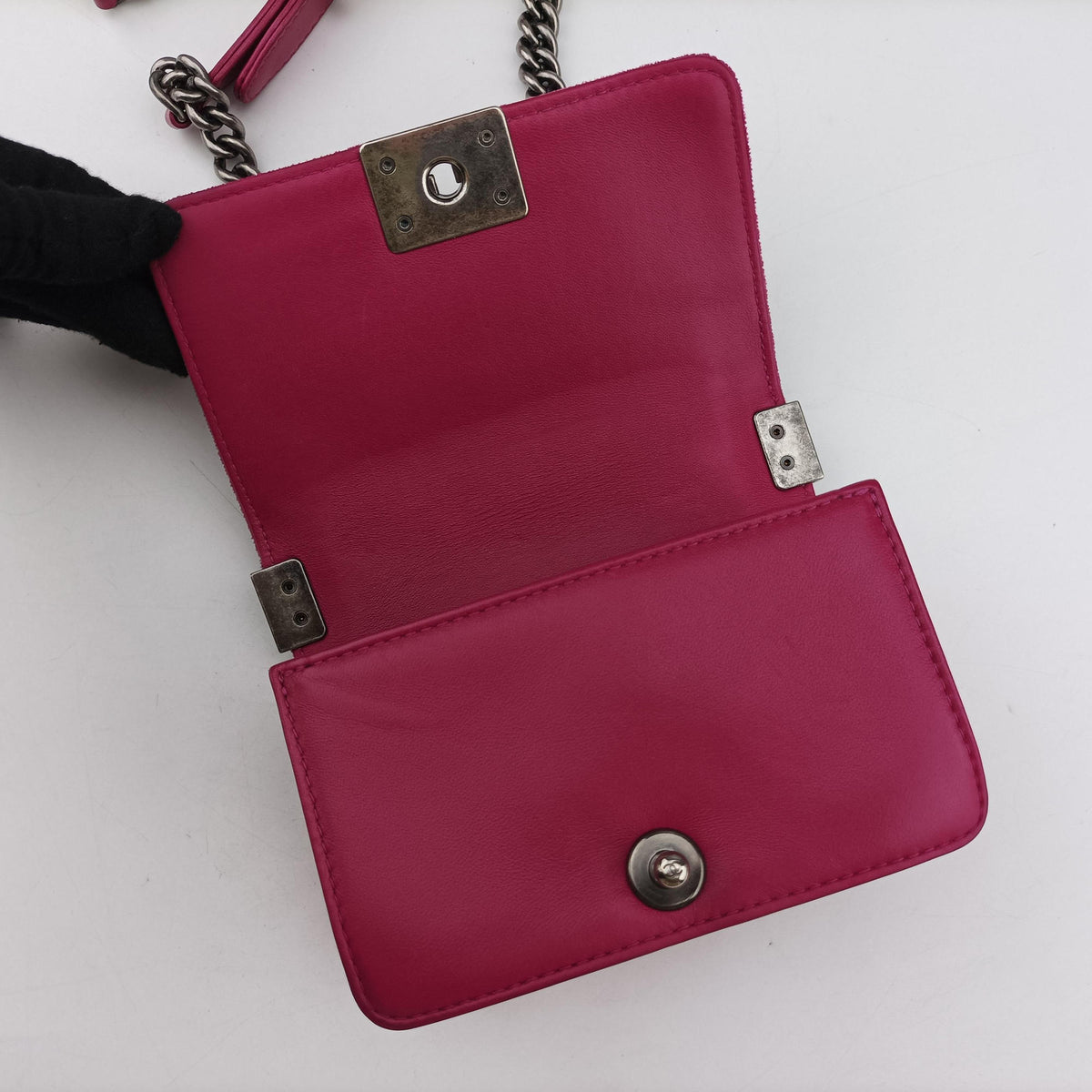 BOY CHANEL Rose velour A67364 17342476ボーイシャネル ローズ レッド ベロア A67364 17342476