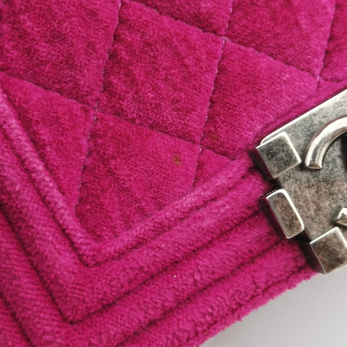 BOY CHANEL Rose velour A67364 17342476ボーイシャネル ローズ レッド ベロア A67364 17342476