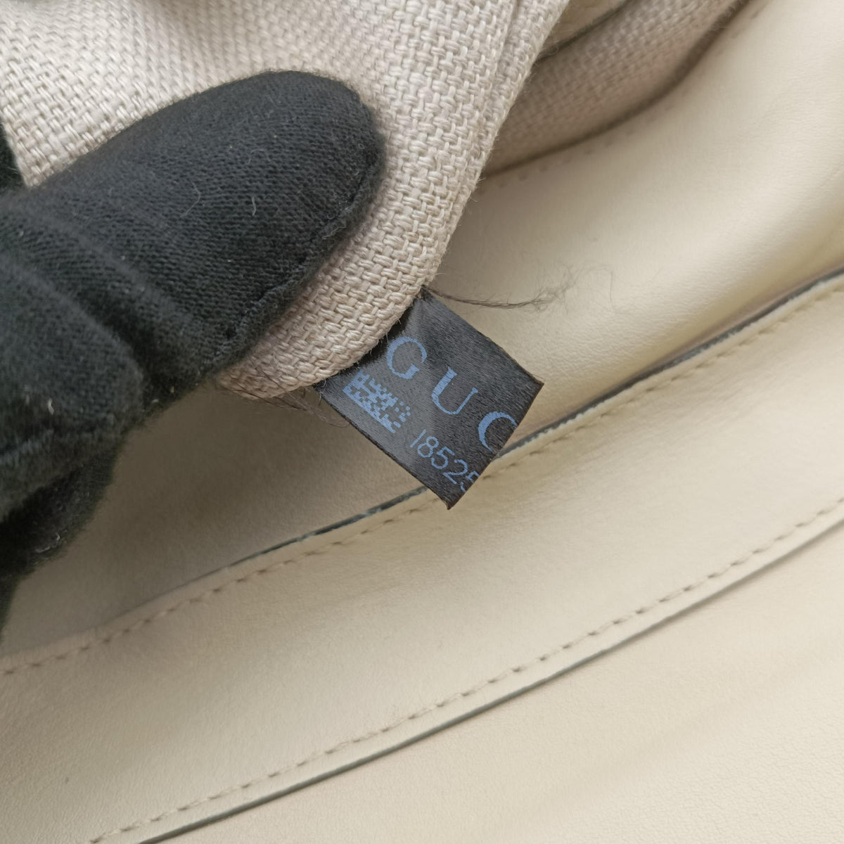 Pre-owned Gucci Tassel Handmade Medium Flap White Leather 263954 shoulderbag | stylenewstar