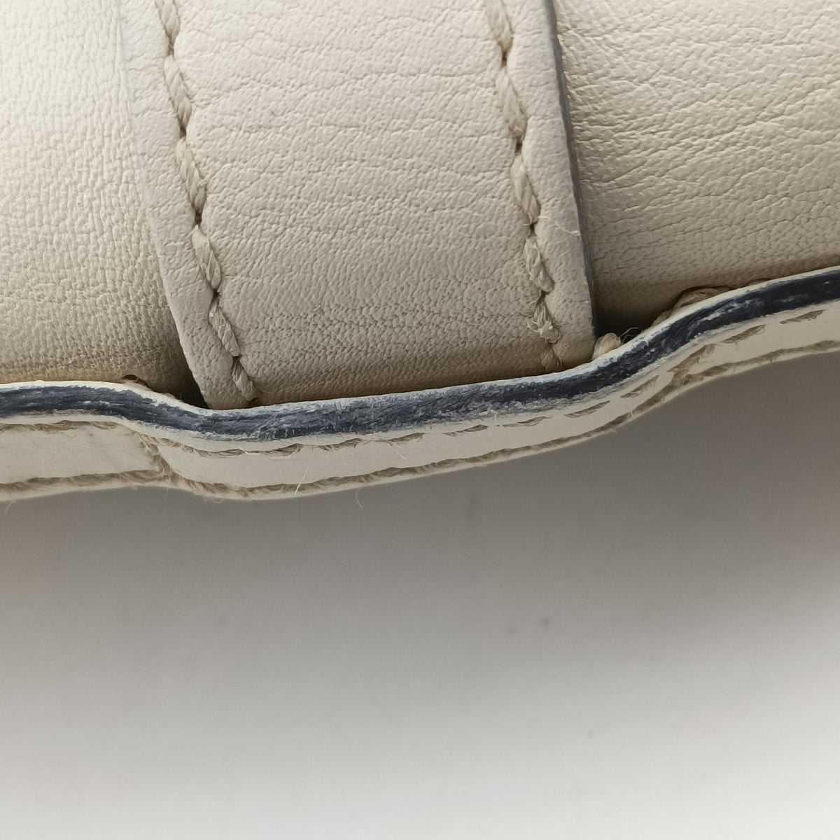 Pre-owned Gucci Tassel Handmade Medium Flap White Leather 263954 shoulderbag | stylenewstar