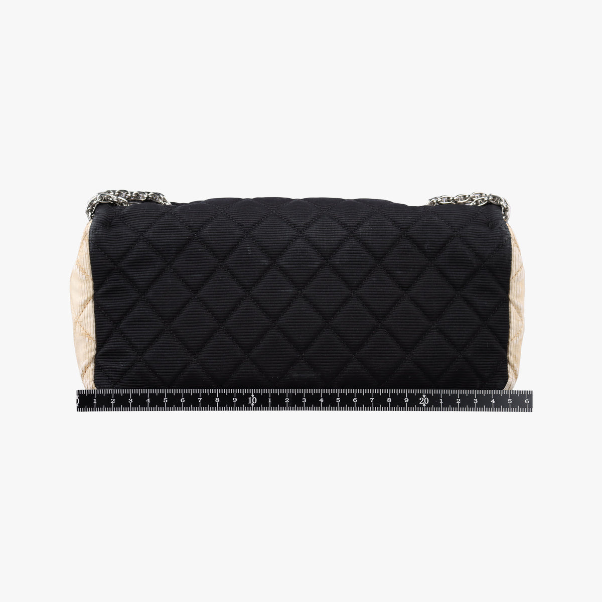Secondhand Chanel Matelasse 2.55 Black × Beige Fabric A46019 shoulderbag | stylenewstar