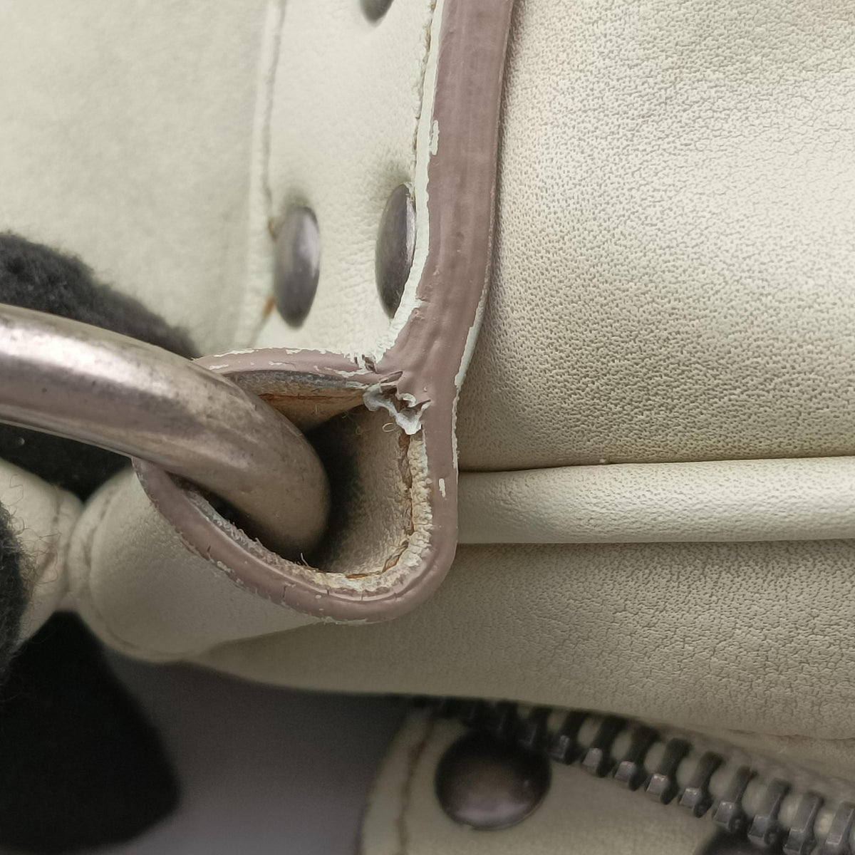 Pre-owned Christian Dior Gaucho White Leather shoulderbag | stylenewstar
