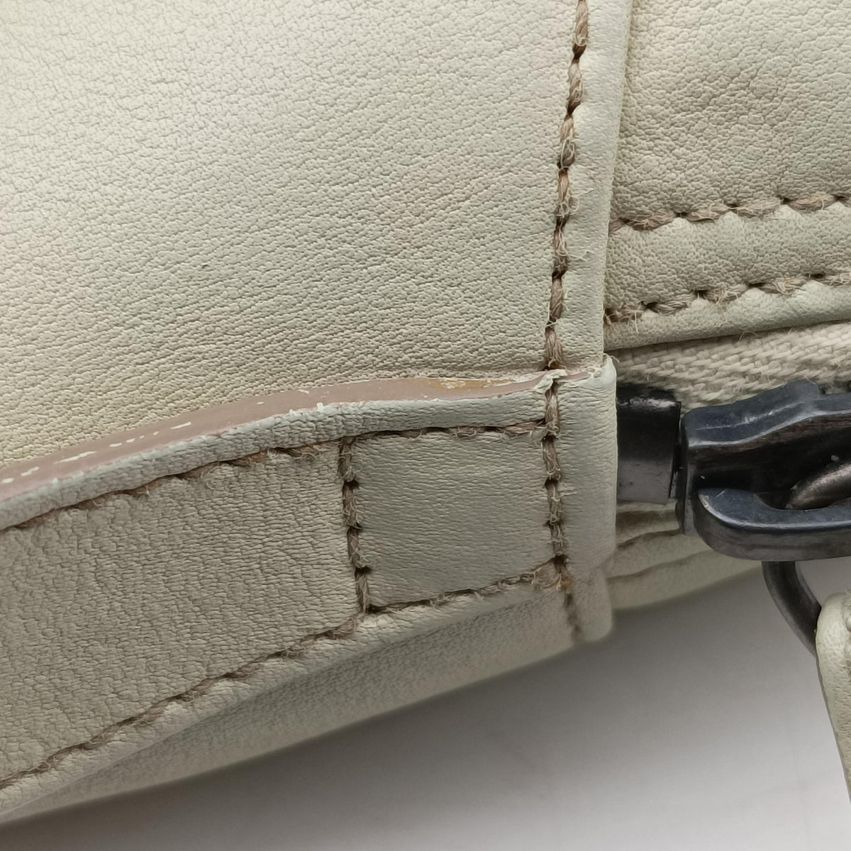 Pre-owned Christian Dior Gaucho White Leather shoulderbag | stylenewstar