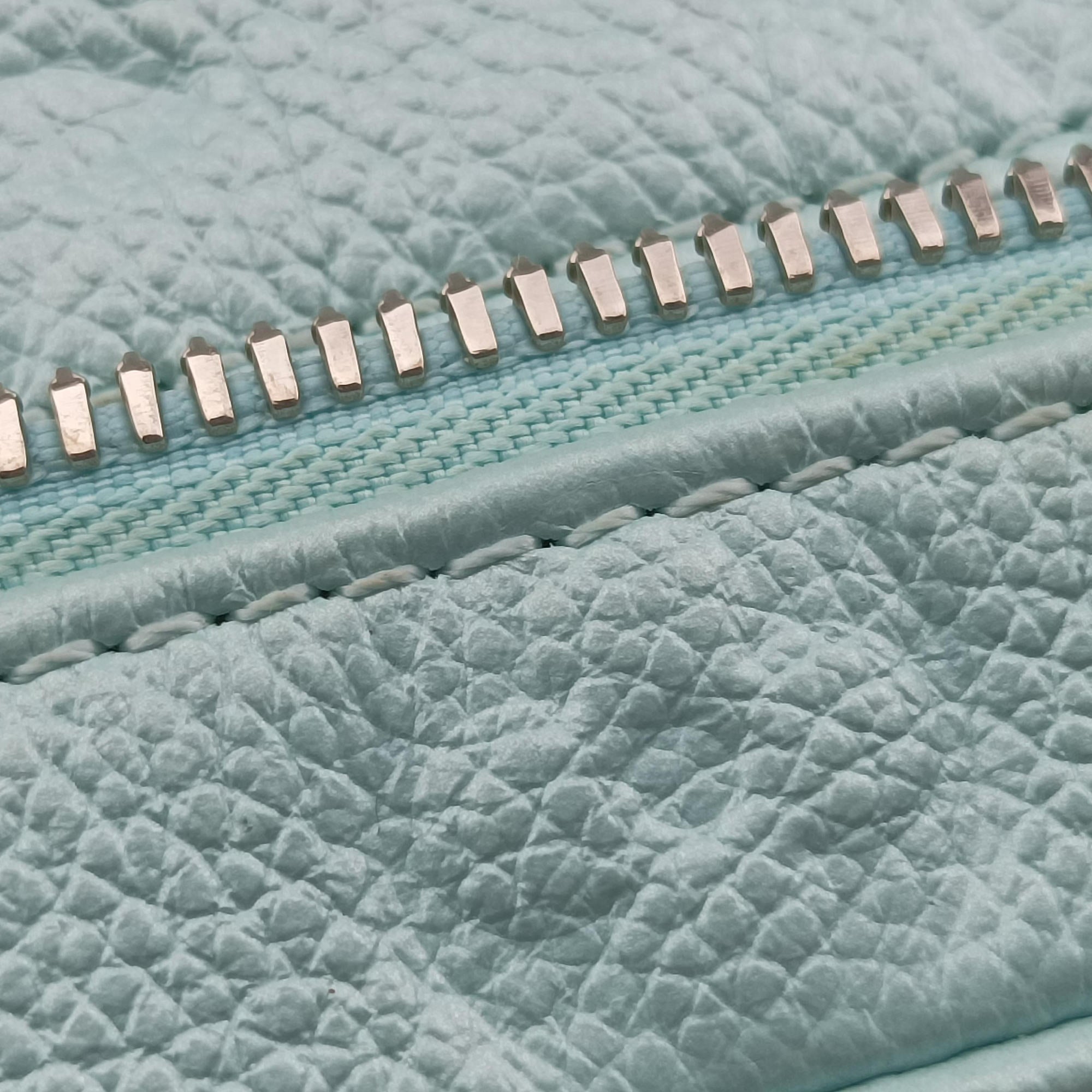 Micro Vanity pearlescent blue Monogram Empreinte M82193 IC Chipマイクロバニティ ブルー モノグラム アンプラント M82193 ICチップ