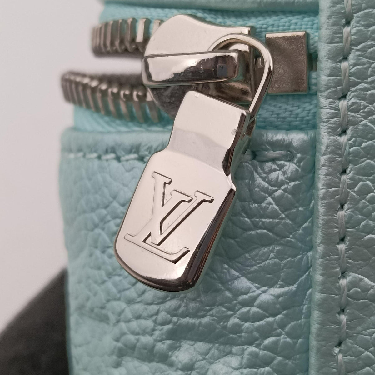 Micro Vanity pearlescent blue Monogram Empreinte M82193 IC Chipマイクロバニティ ブルー モノグラム アンプラント M82193 ICチップ