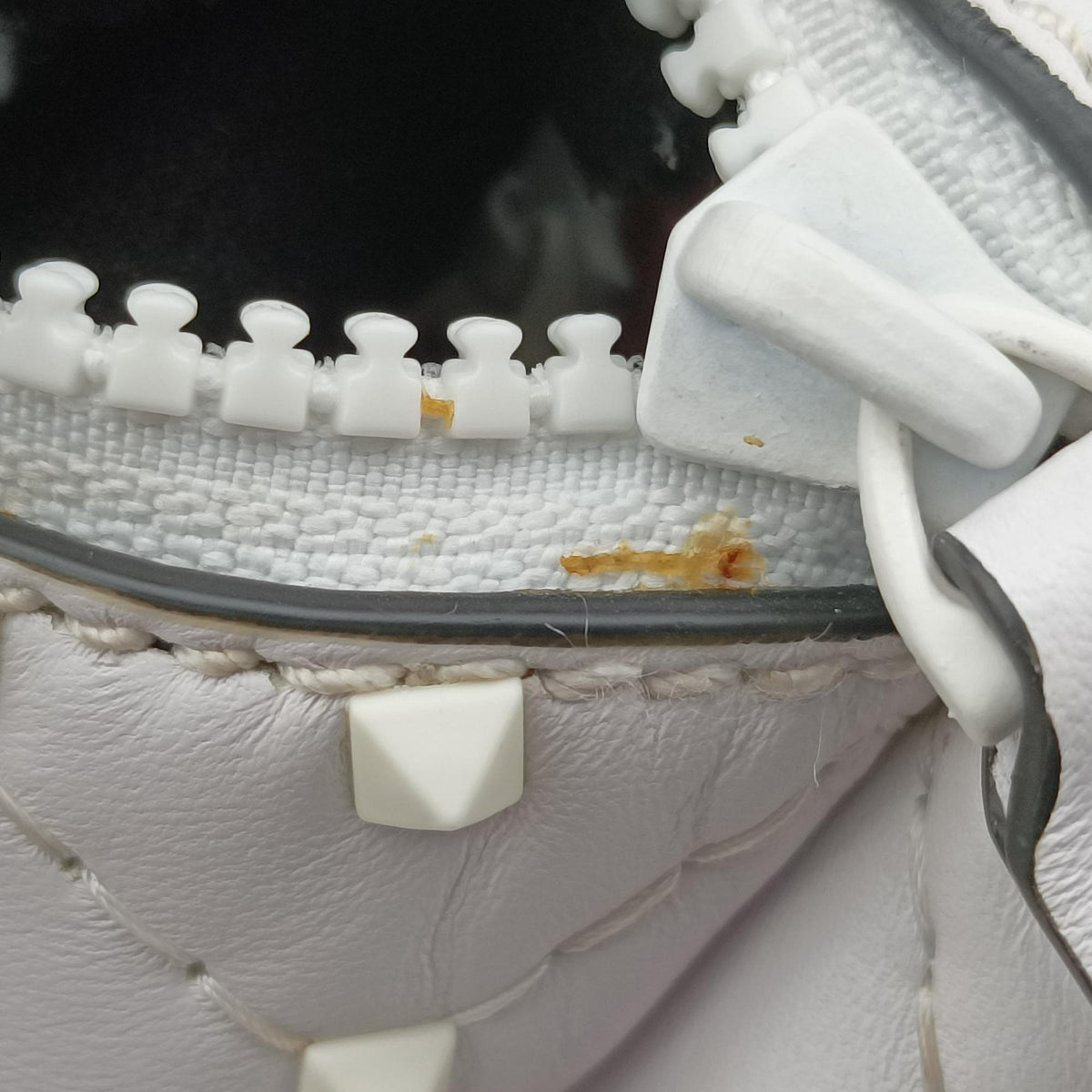 Rockstud White Leather GF-PB46RVH2ロックスタッズ ホワイト レザー GF-PB46RVH2