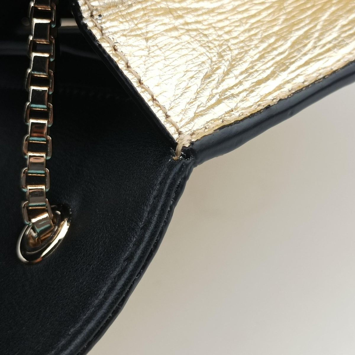 Pre-owned Ferragamo Thalia Golden Leather shoulderbag | stylenewstar