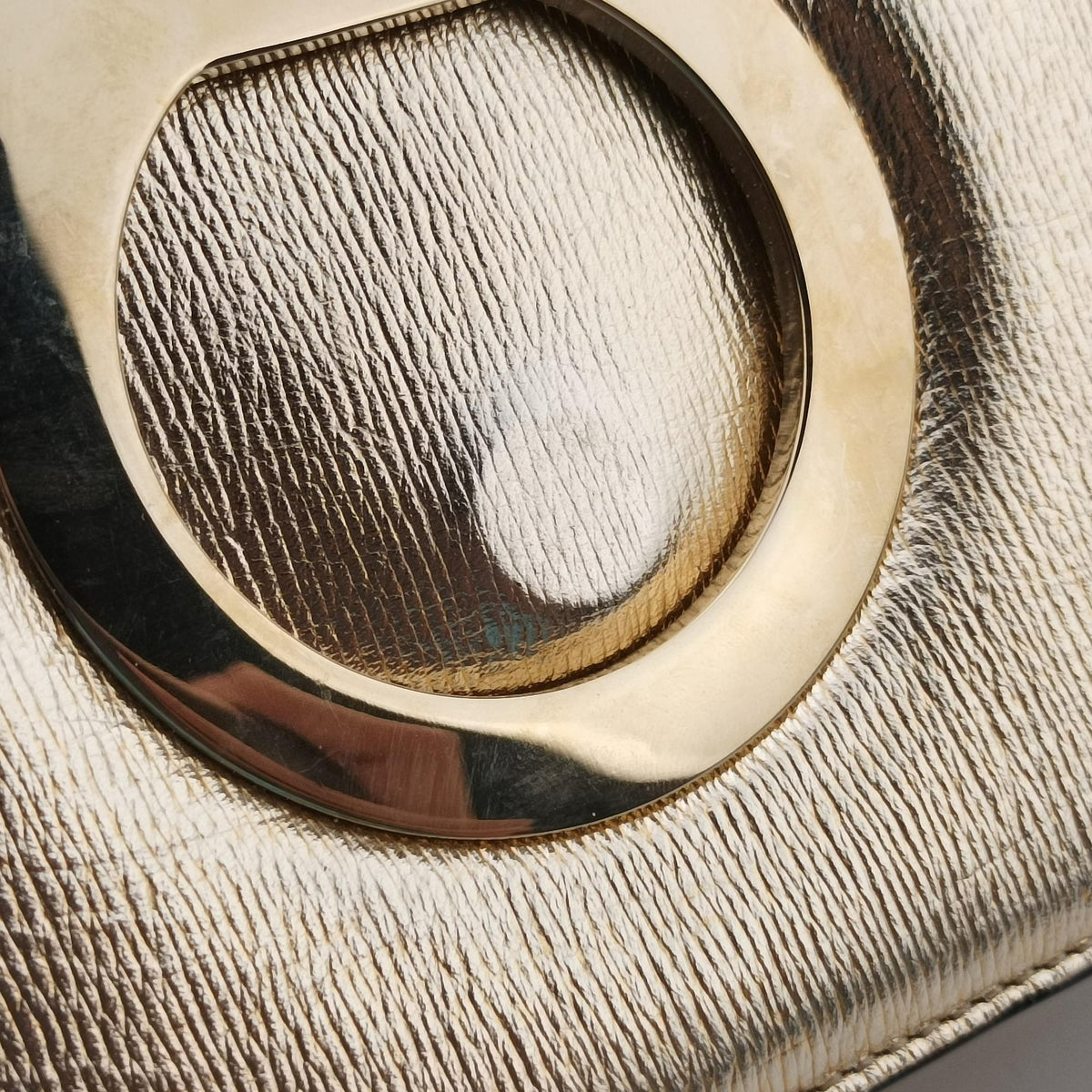Pre-owned Ferragamo Thalia Golden Leather shoulderbag | stylenewstar