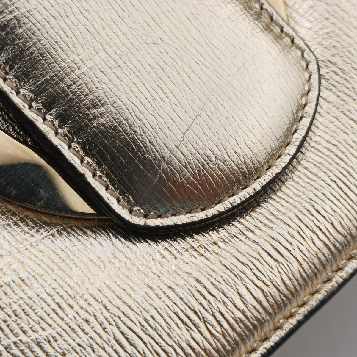 Pre-owned Ferragamo Thalia Golden Leather shoulderbag | stylenewstar