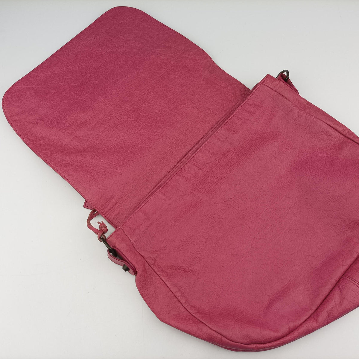 Classic Folk Messenger Pink lambskin 277043.5540 527277クラシックフォークメッセンジャー ピンク ラムスキン 277043.5540 527277