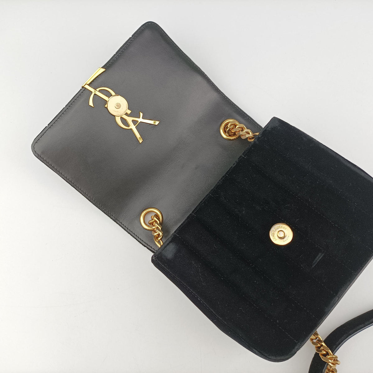 Pre-owned Yves Saint Laurent VICKY Black velour 538439 shoulderbag | stylenewstar