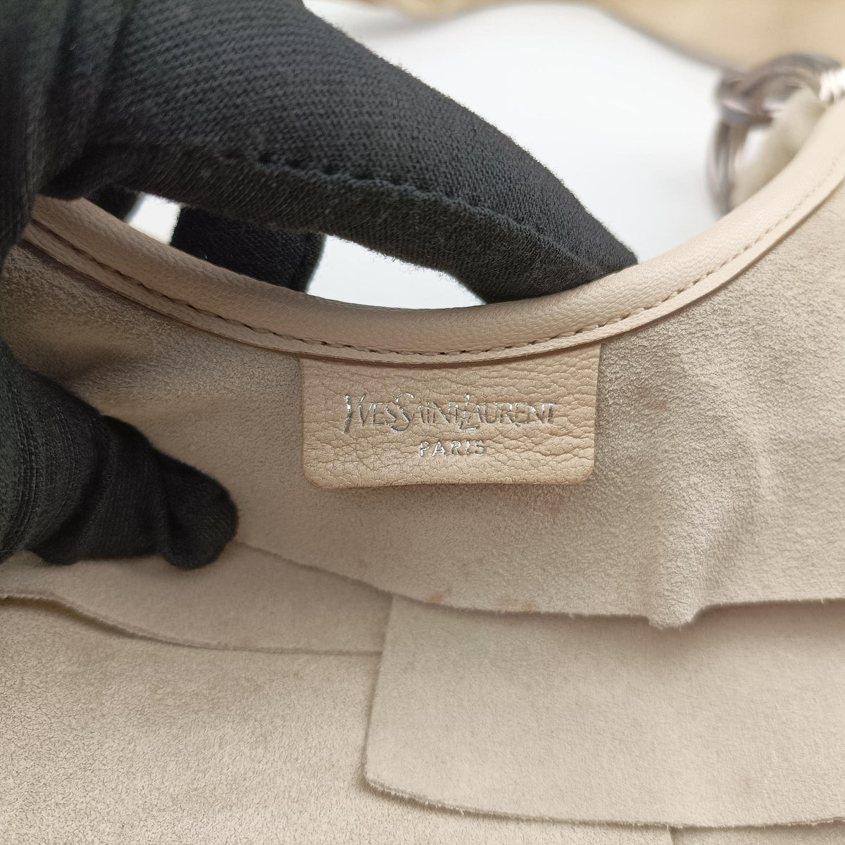 Pre-owned Yves Saint Laurent Mombasa Beige Suede 122245 handbag | stylenewstar