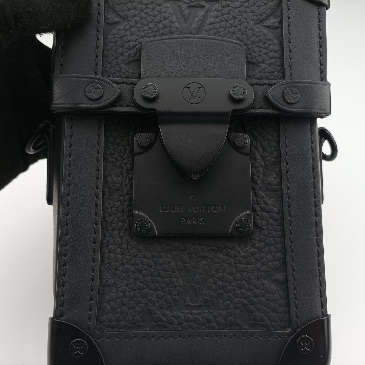 Secondhand Louis Vuitton Vertical Trunk Noir Monogram Taurillon M82070 shoulderbag | stylenewstar