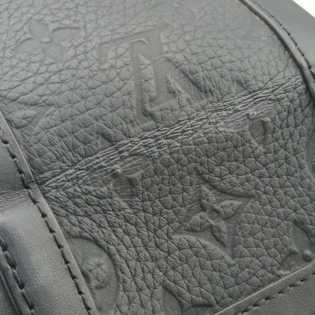 Secondhand Louis Vuitton Vertical Trunk Noir Monogram Taurillon M82070 shoulderbag | stylenewstar