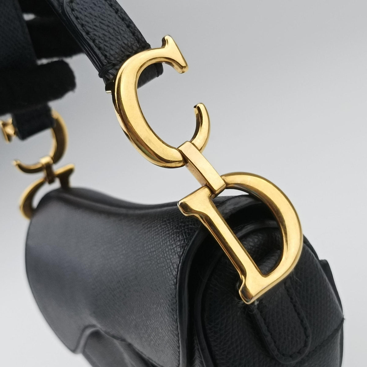 Pre-owned Christian Dior saddle Black leather handbag | stylenewstar