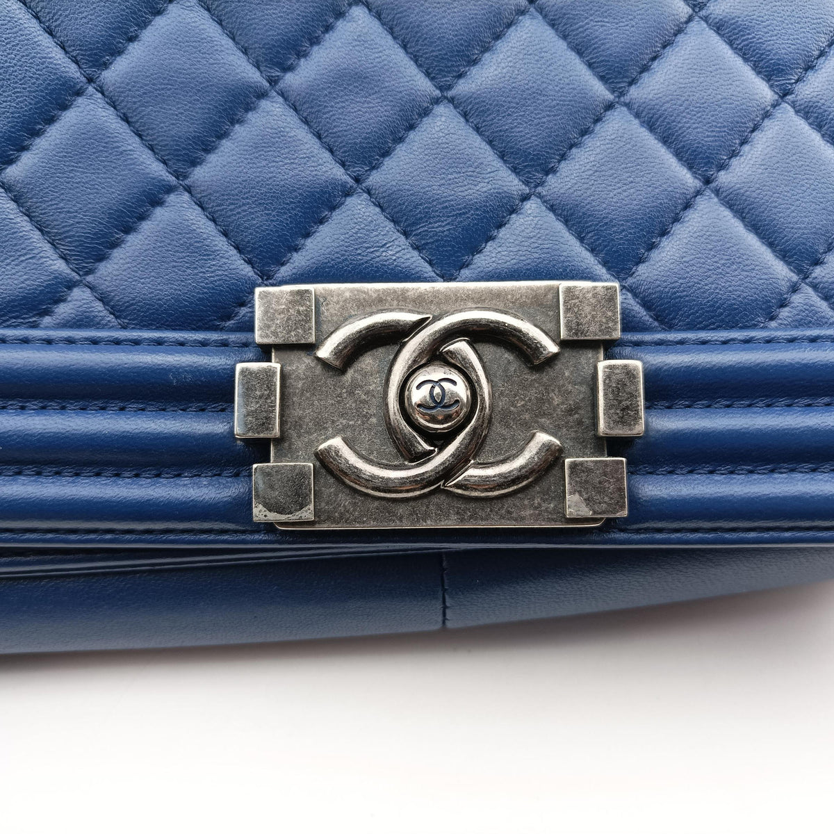 Pre-owned Chanel BOY CHANEL Blue leather A92193 shoulderbag | stylenewstar