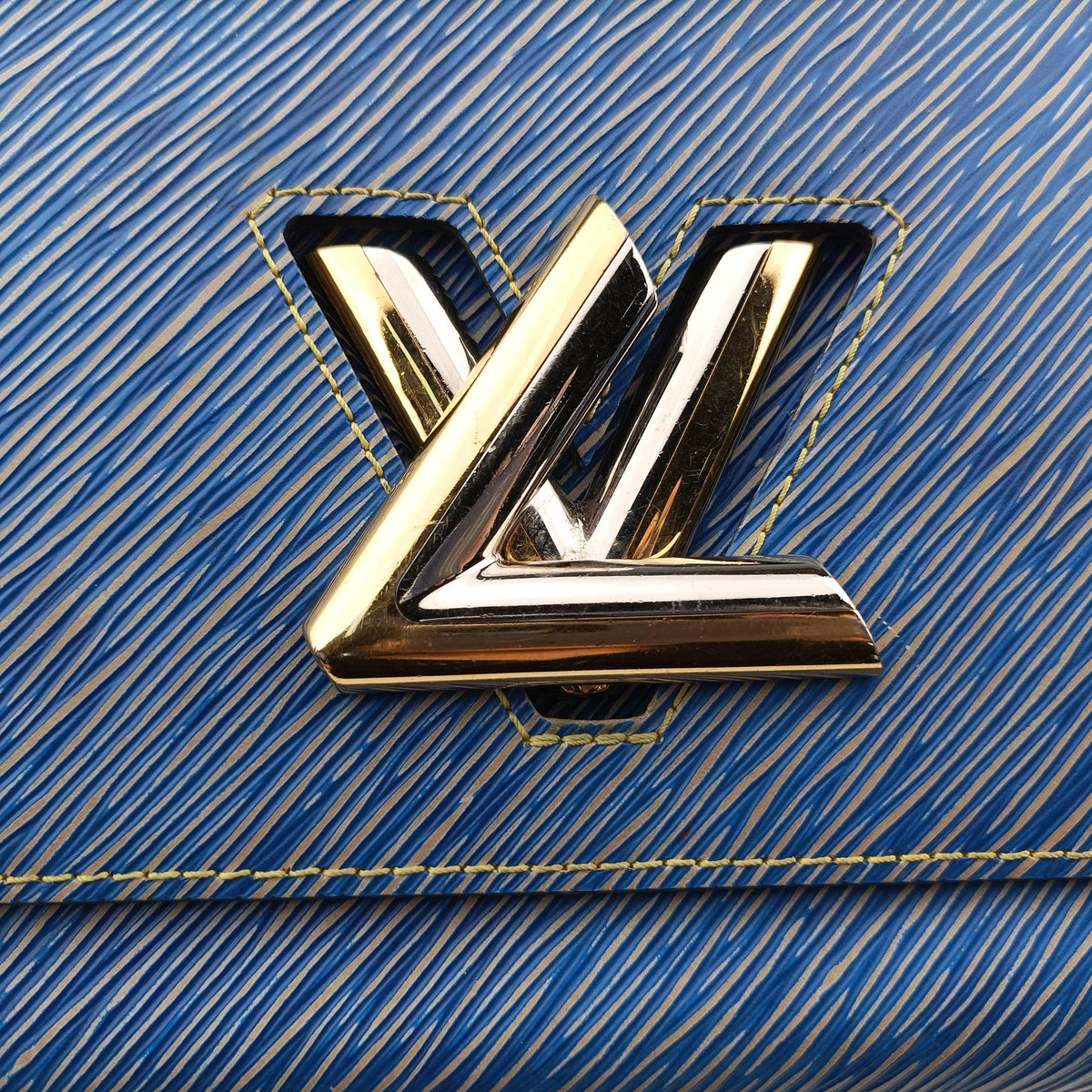 Pre-owned Louis Vuitton Twist MM Denim blue Epi M50271 shoulderbag | stylenewstar
