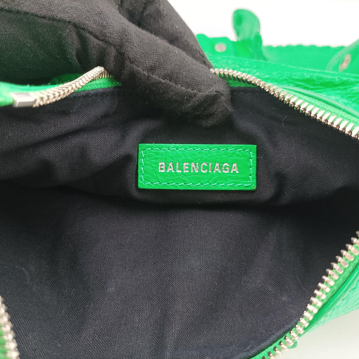 Pre-owned Balenciaga Le Cagole Green Leather shoulderbag | stylenewstar