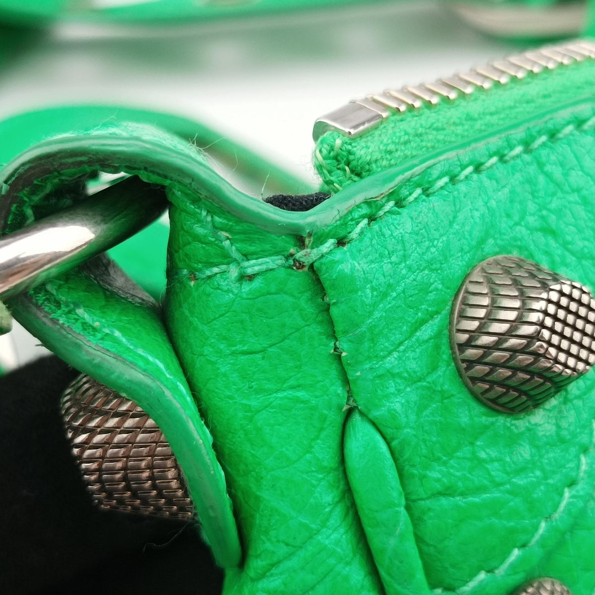 Pre-owned Balenciaga Le Cagole Green Leather shoulderbag | stylenewstar