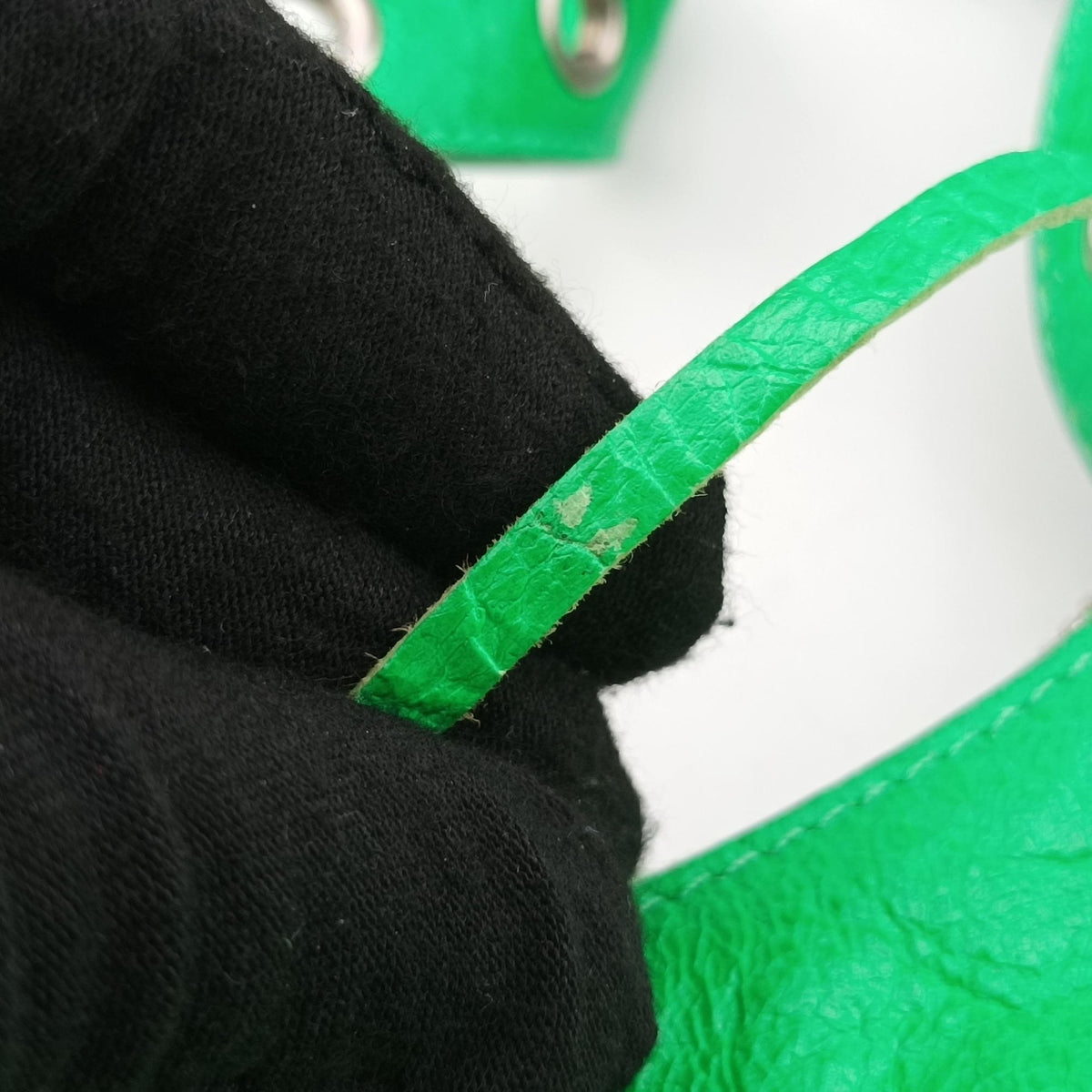 Pre-owned Balenciaga Le Cagole Green Leather shoulderbag | stylenewstar